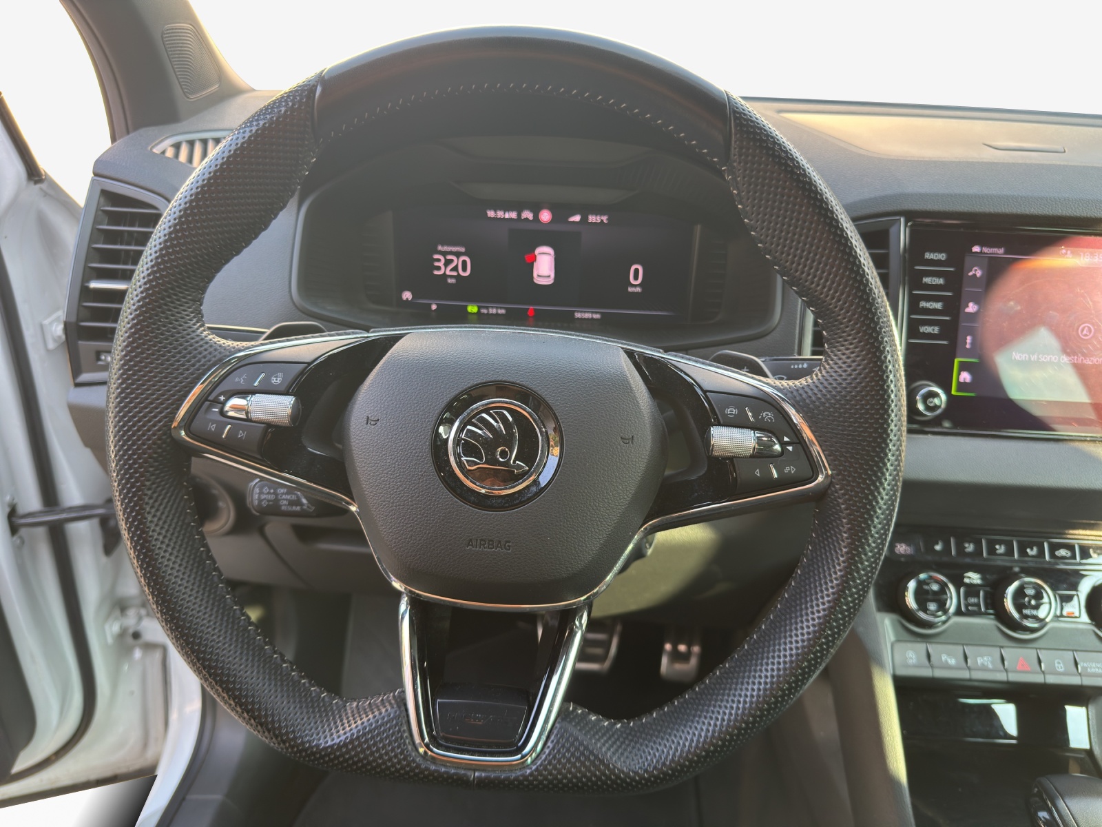 SKODA Karoq 1.5 TSI SportLine DSG-image-9