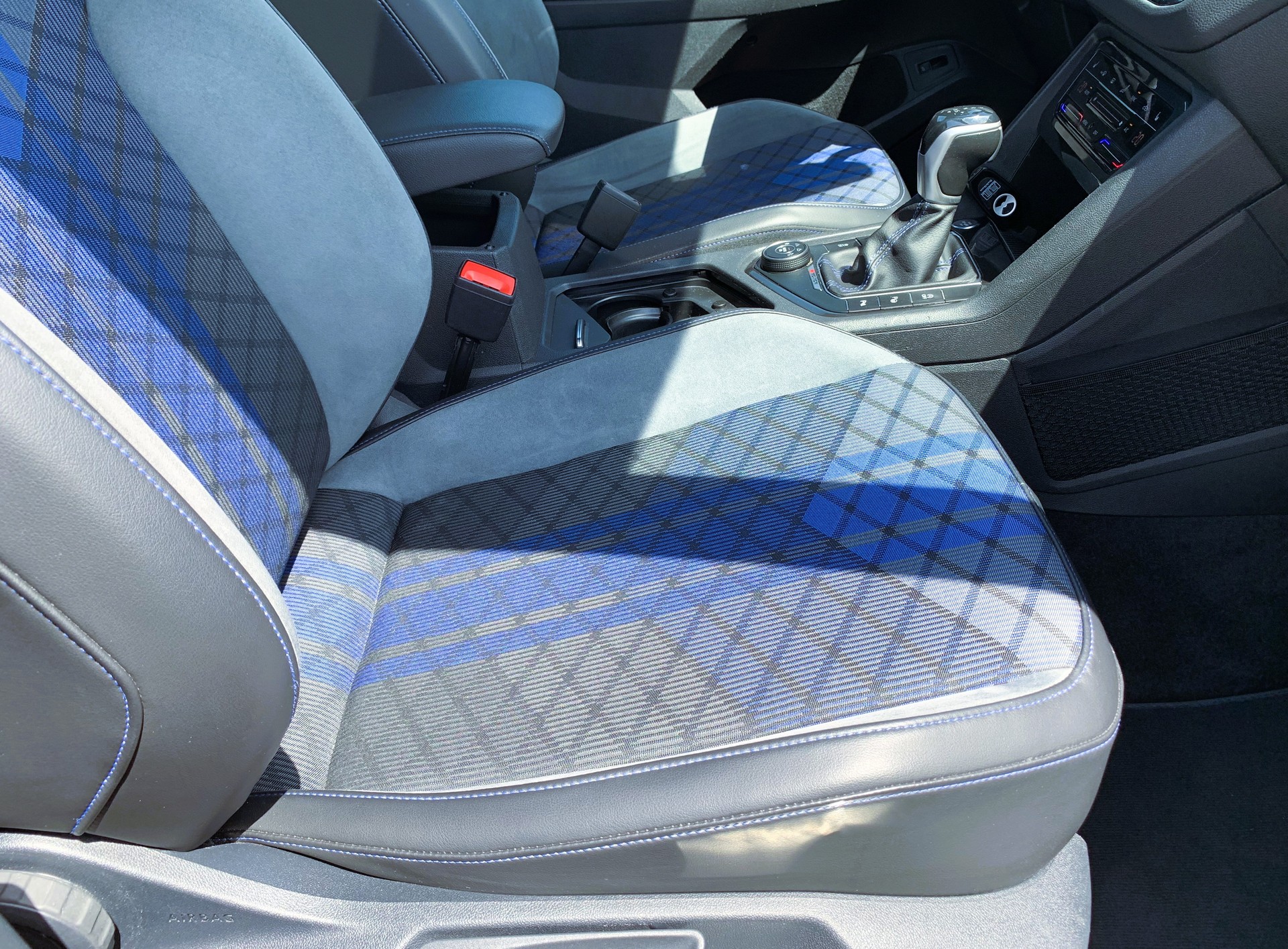 VW Tiguan 2.0TSI R 4Motion DSG-image-12