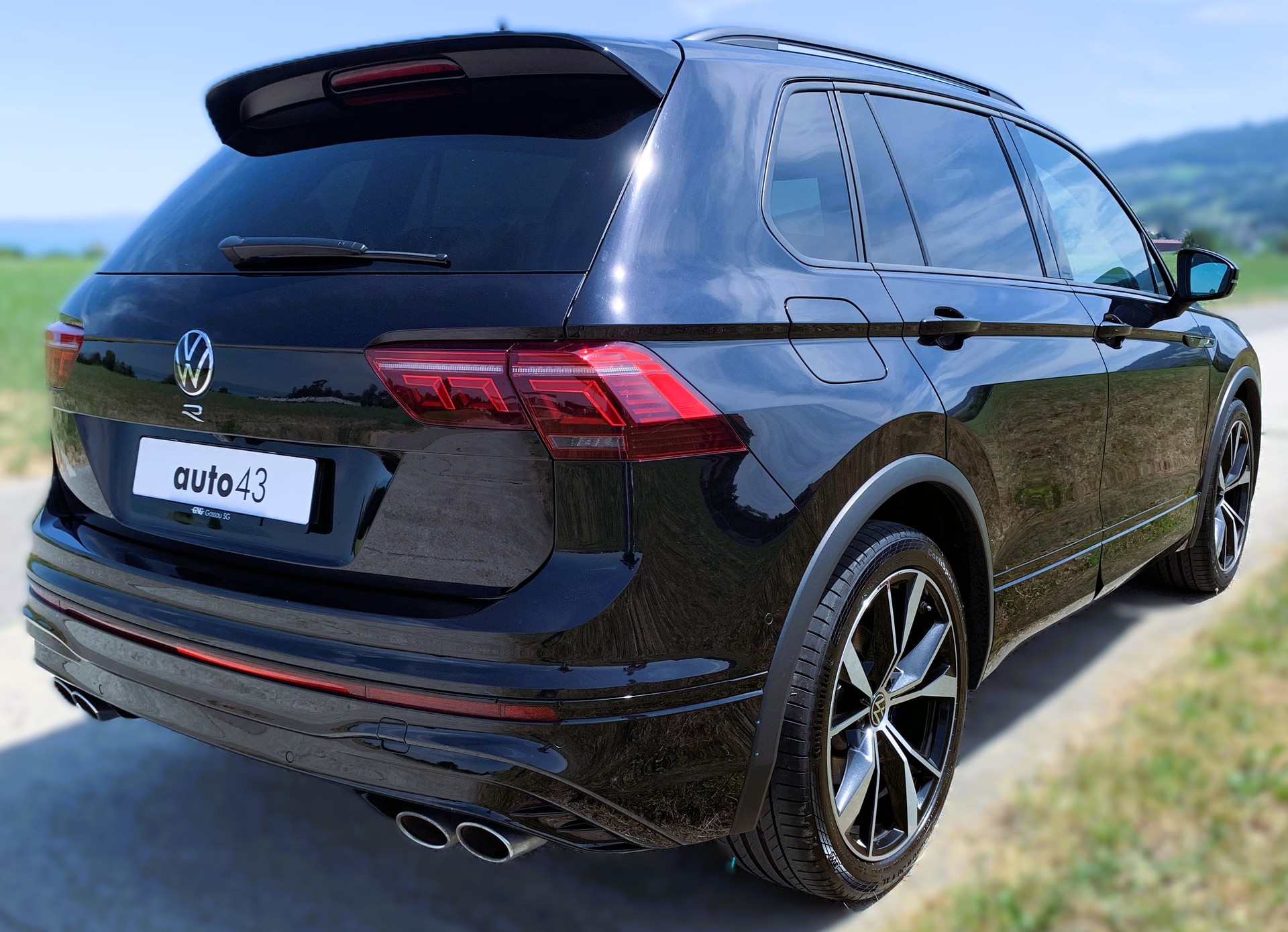 VW Tiguan 2.0TSI R 4Motion DSG-image-3