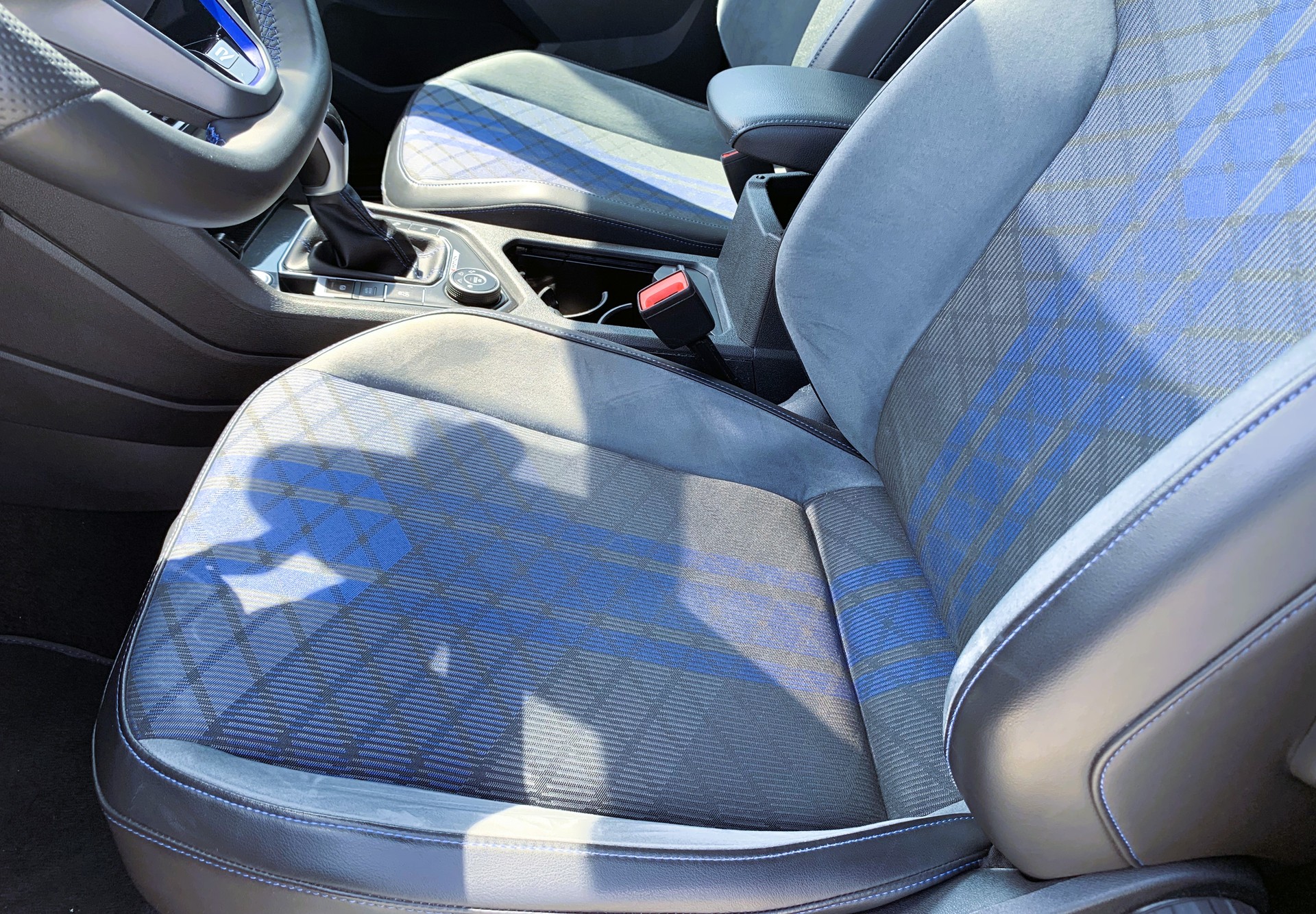VW Tiguan 2.0TSI R 4Motion DSG-image-9