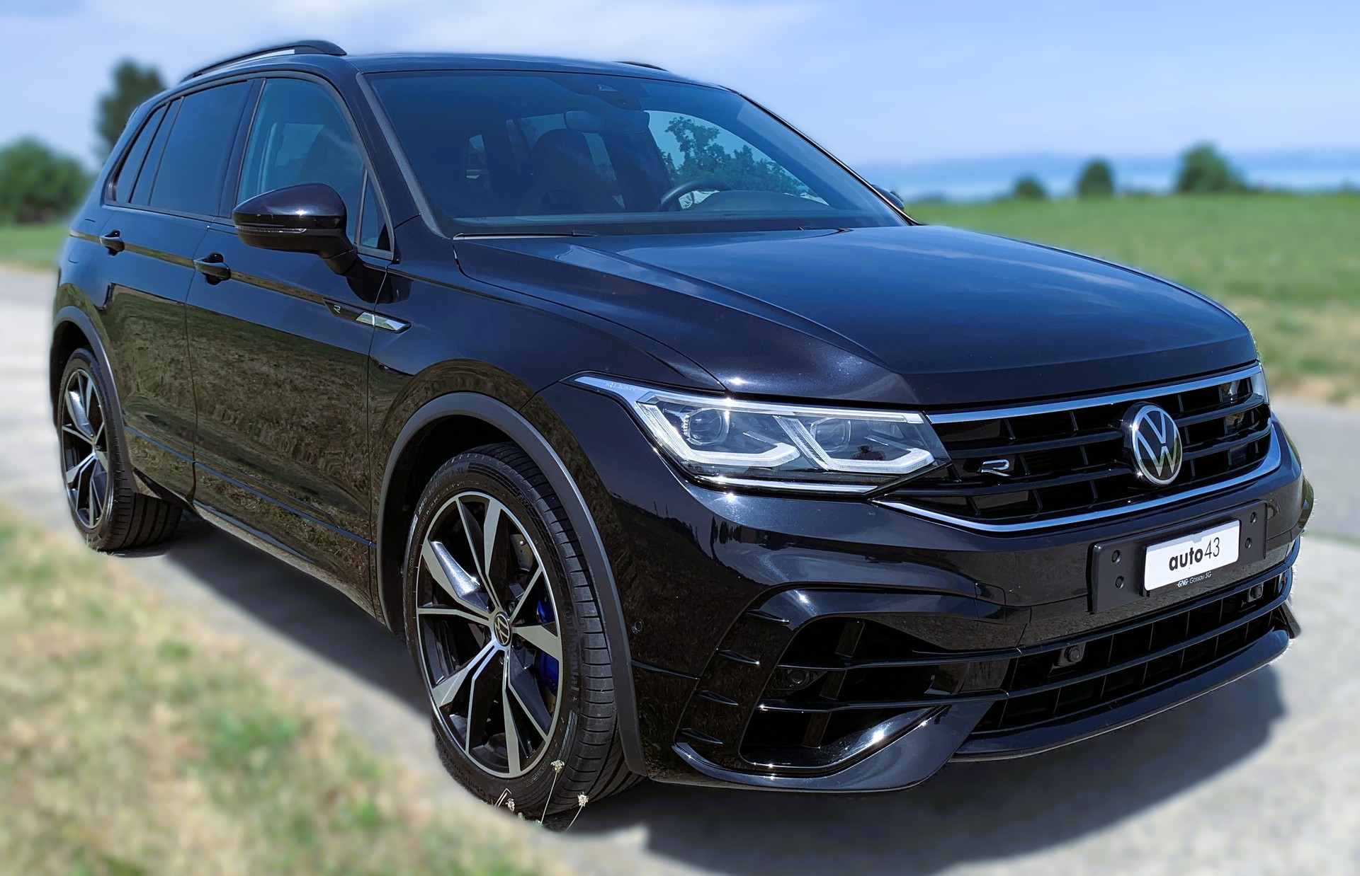VW Tiguan 2.0TSI R 4Motion DSG-image-1