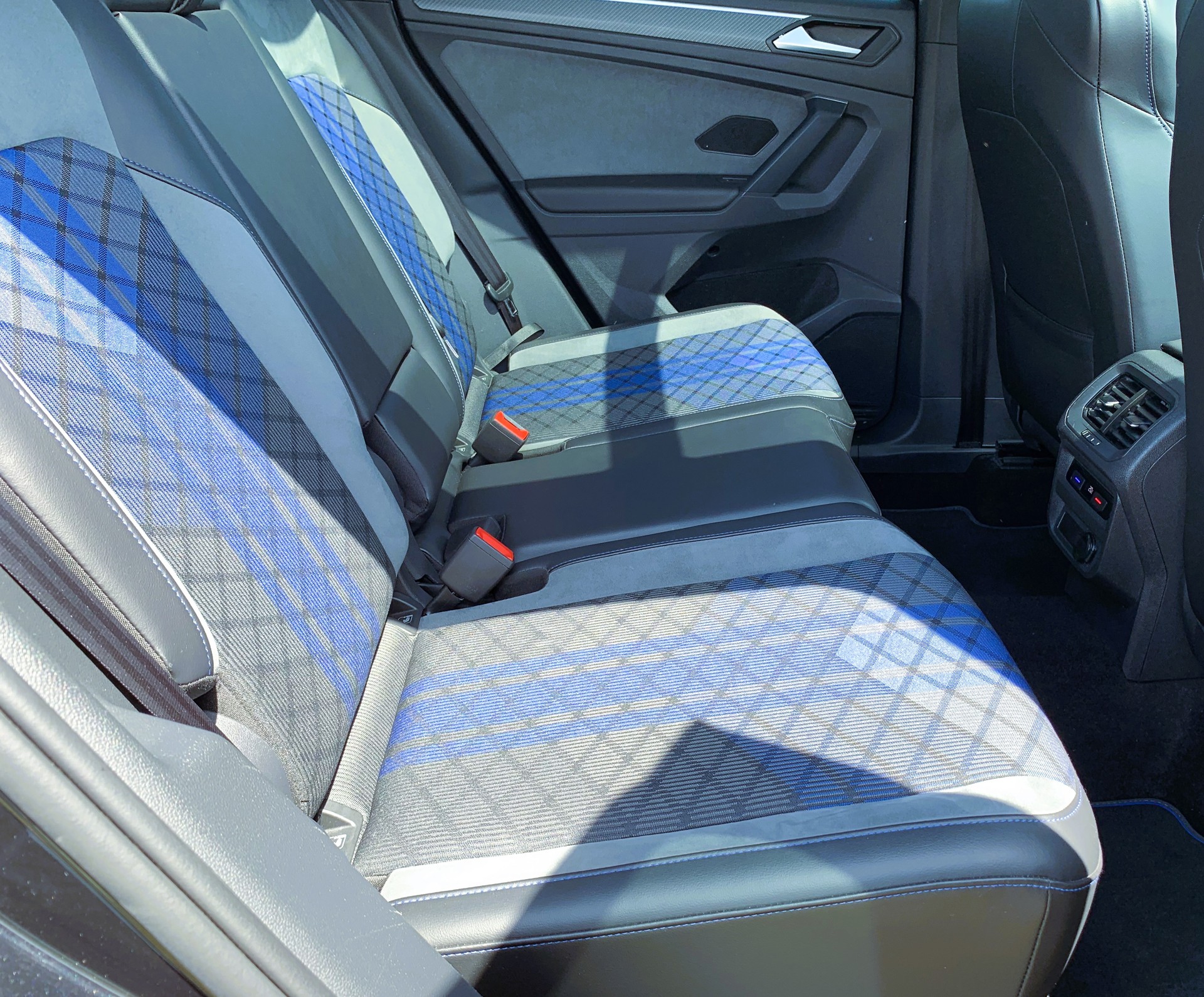 VW Tiguan 2.0TSI R 4Motion DSG-image-19