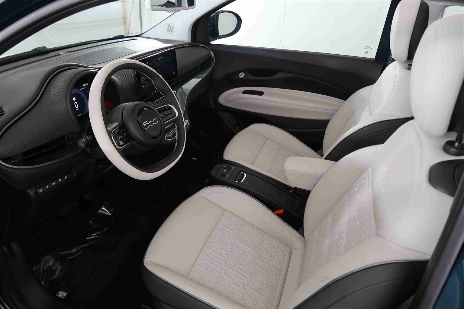 FIAT 500 C electric 87 kW La Prima by Bocelli-image-5