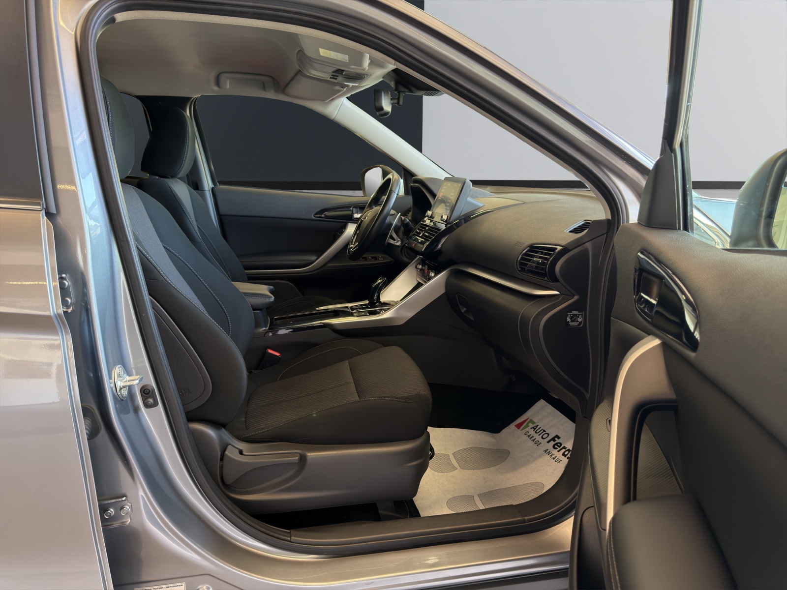 MITSUBISHI Eclipse Cross 2.4 PHEV Inform 4WD-image-23