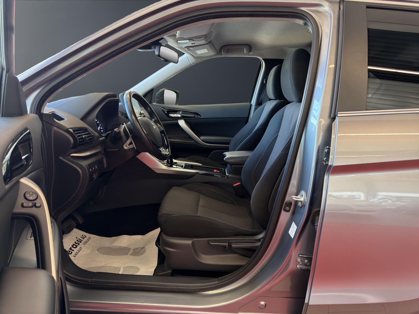 MITSUBISHI Eclipse Cross 2.4 PHEV Inform 4WD-image-16