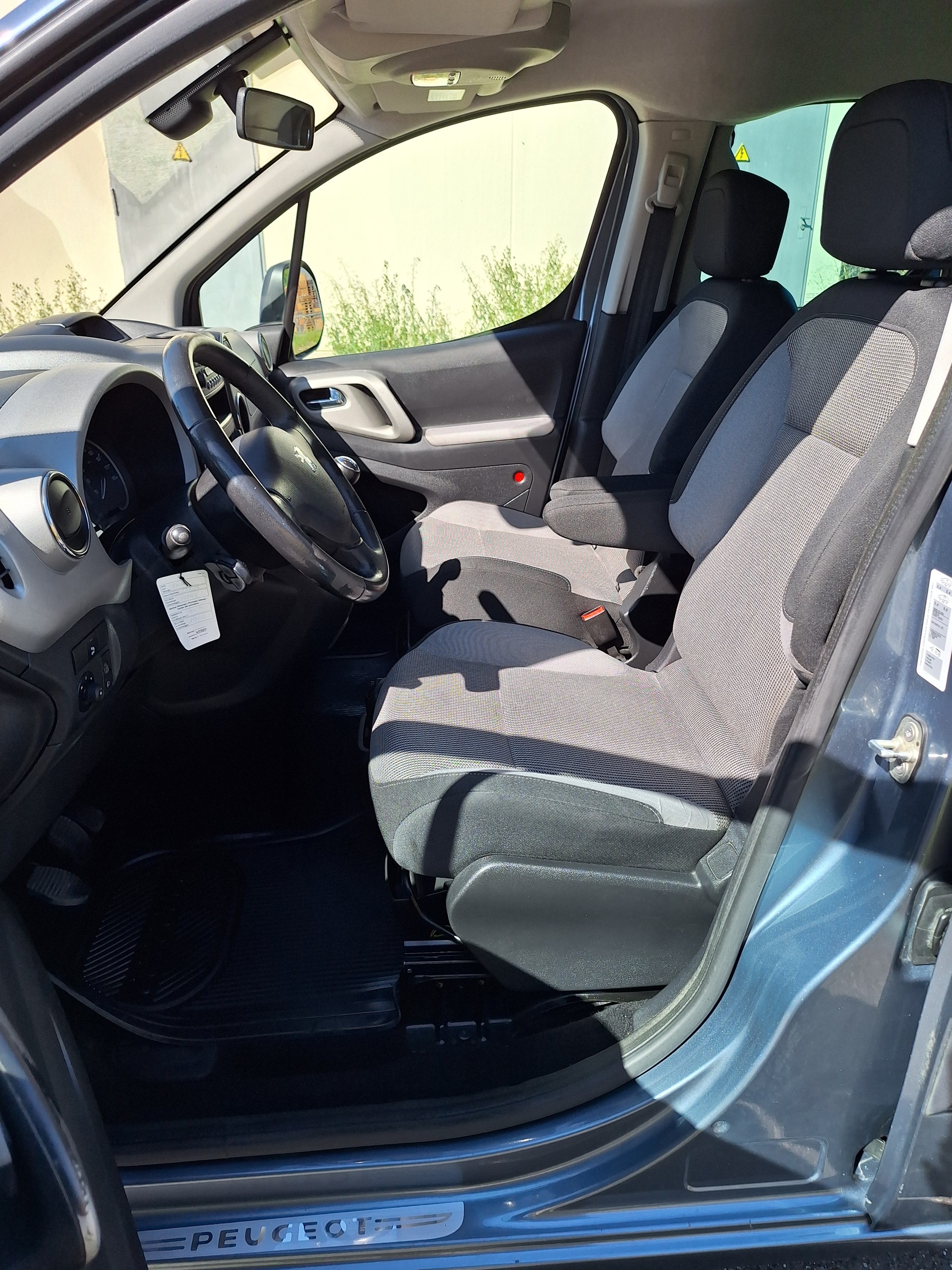 PEUGEOT Partner 1.6 HDI Trendy Clim (Pack)-image-6