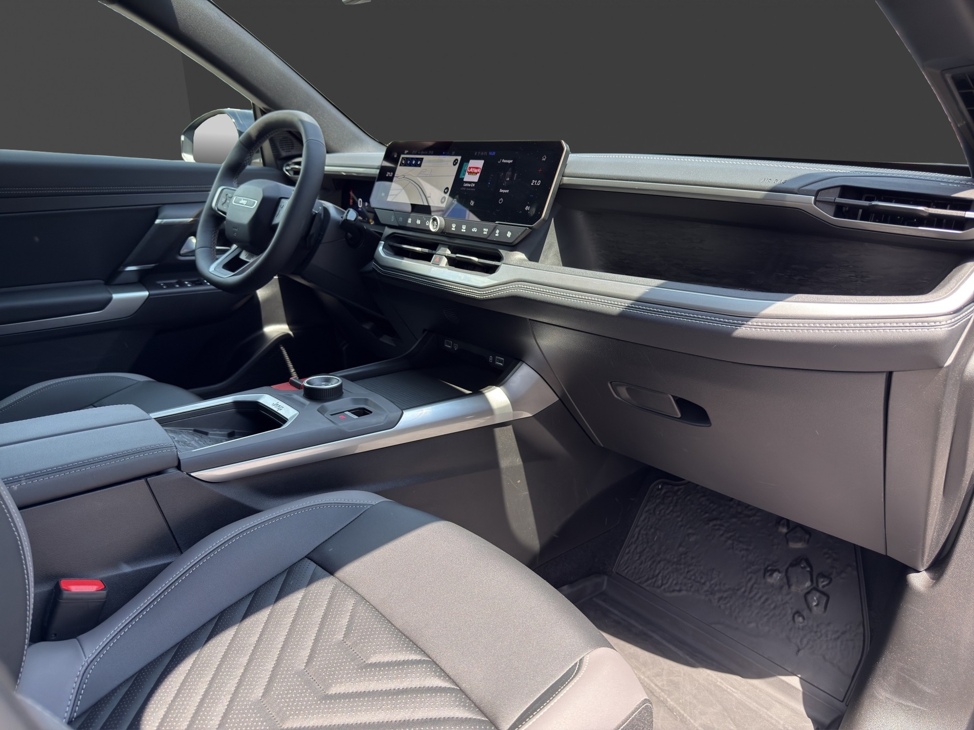 JEEP Compass 1.2 T e-Hybrid First Edition-image-12