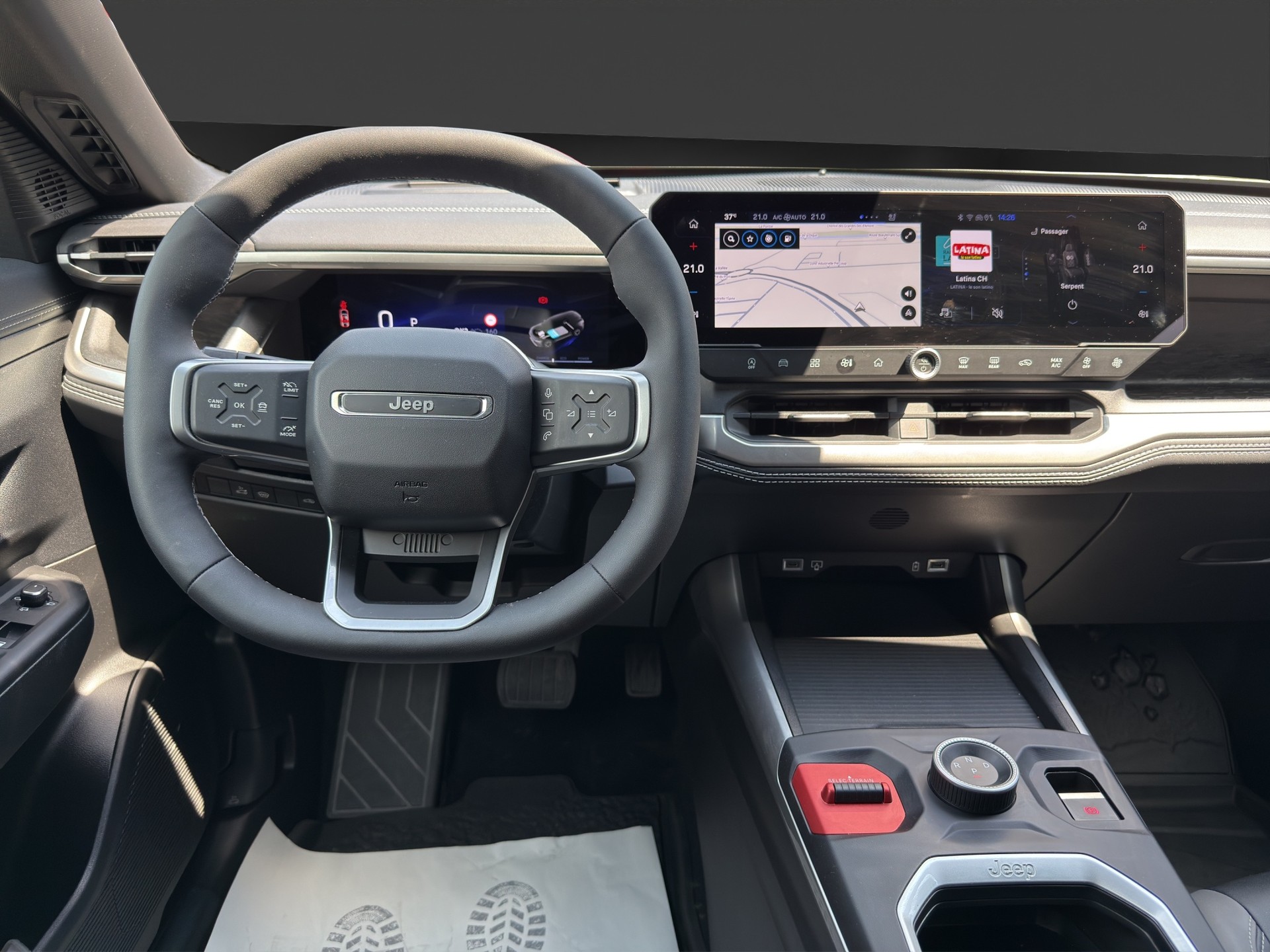 JEEP Compass 1.2 T e-Hybrid First Edition-image-11