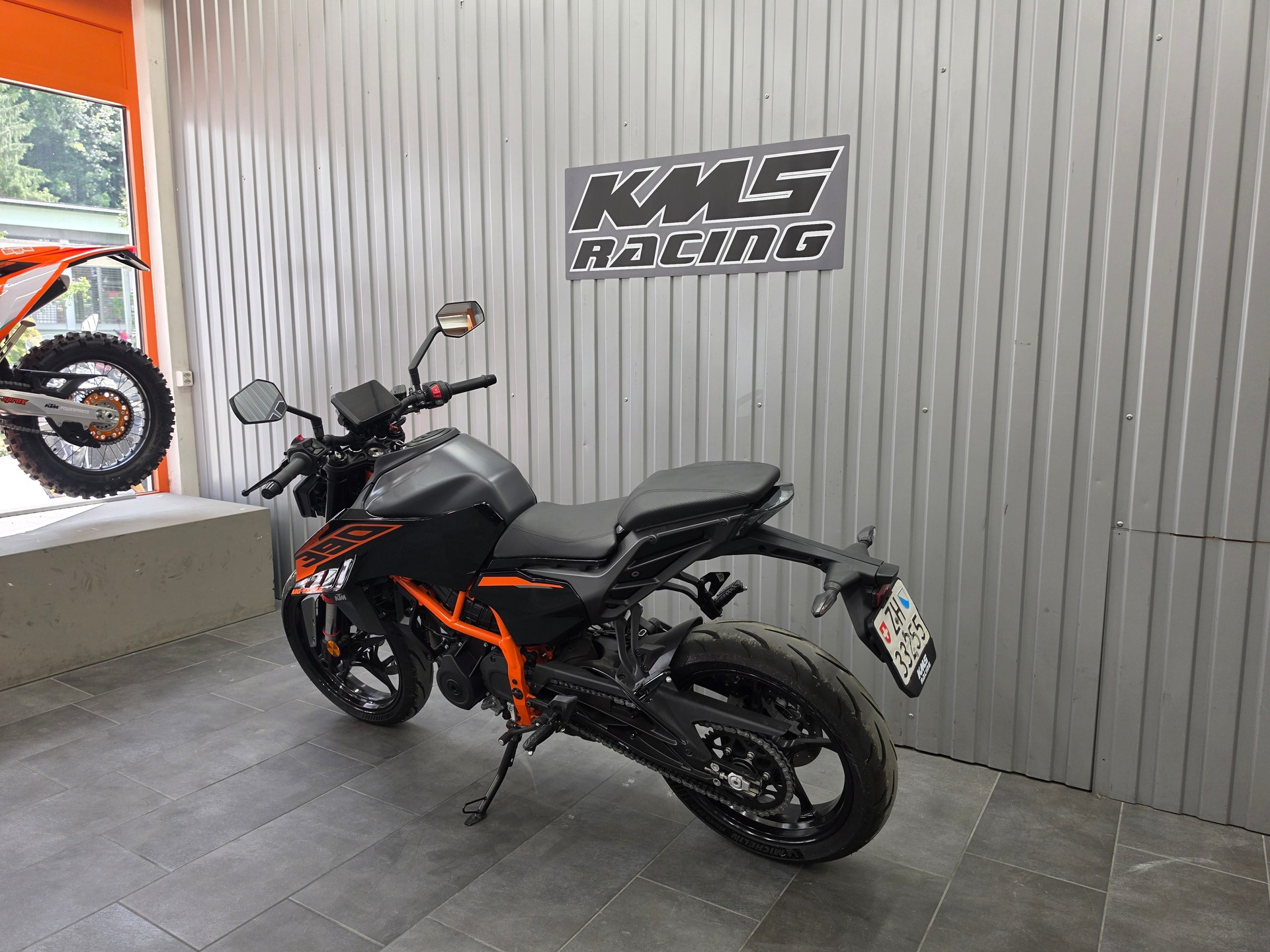 KTM 390 Duke-image-3