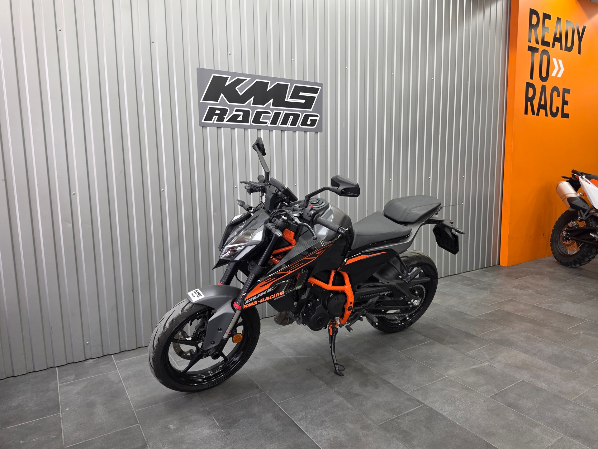 KTM 390 Duke-image-2