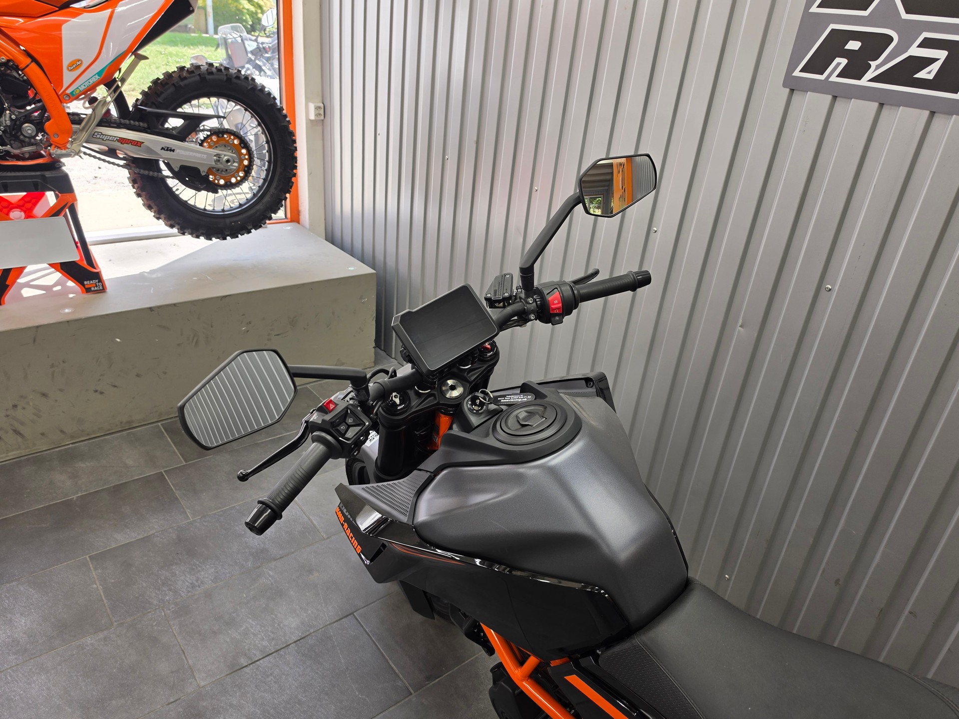 KTM 390 Duke-image-6