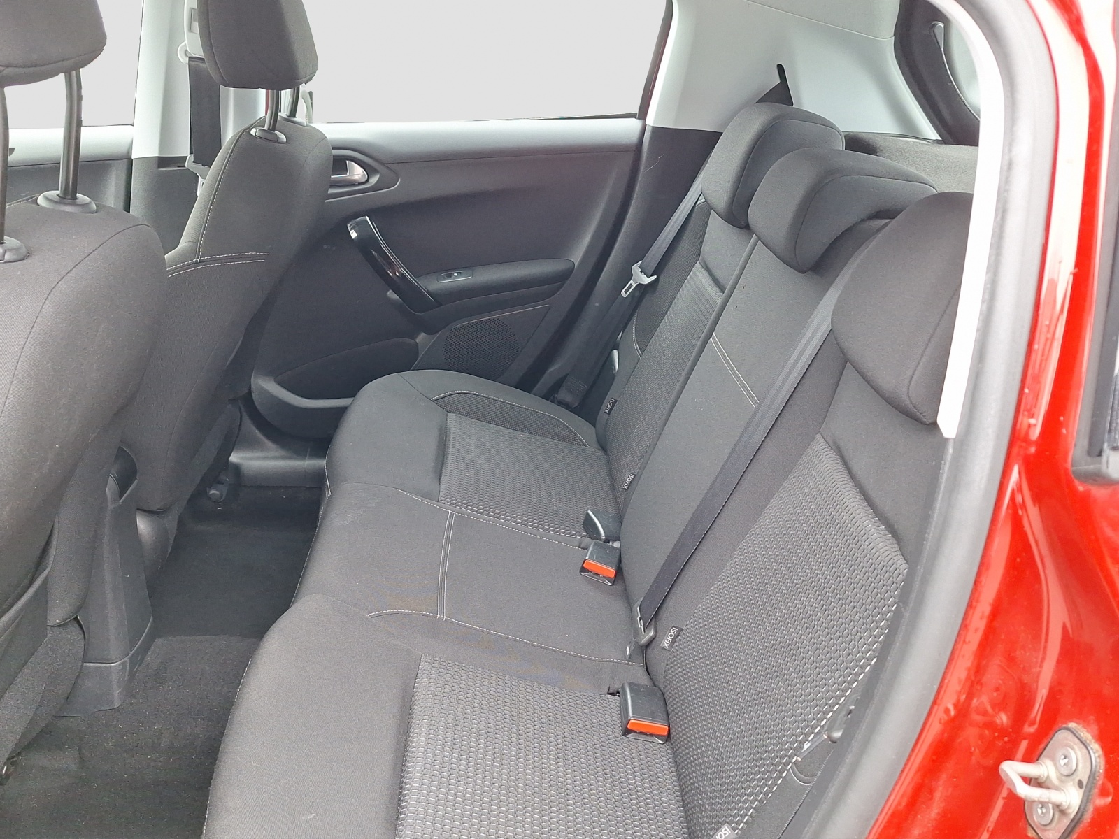 PEUGEOT 208 1.2 PureTech Allure S/S-image-10