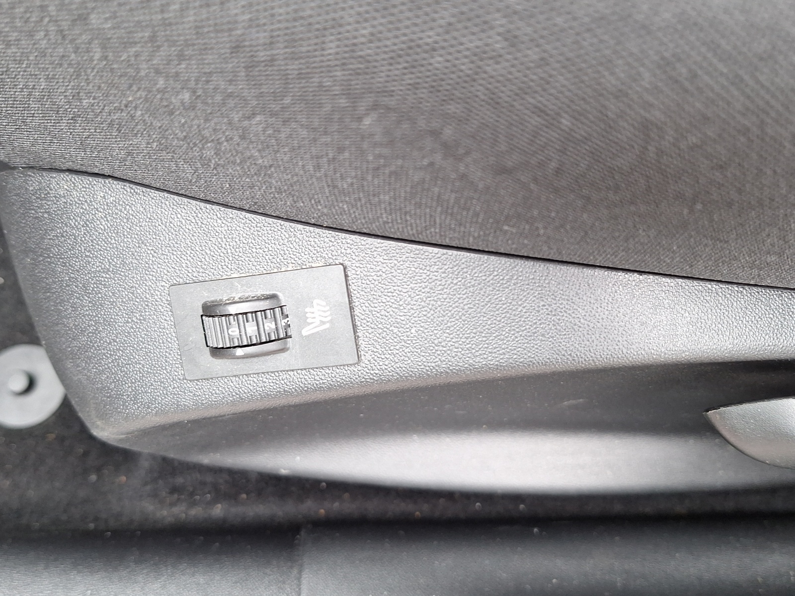 PEUGEOT 208 1.2 PureTech Allure S/S-image-19