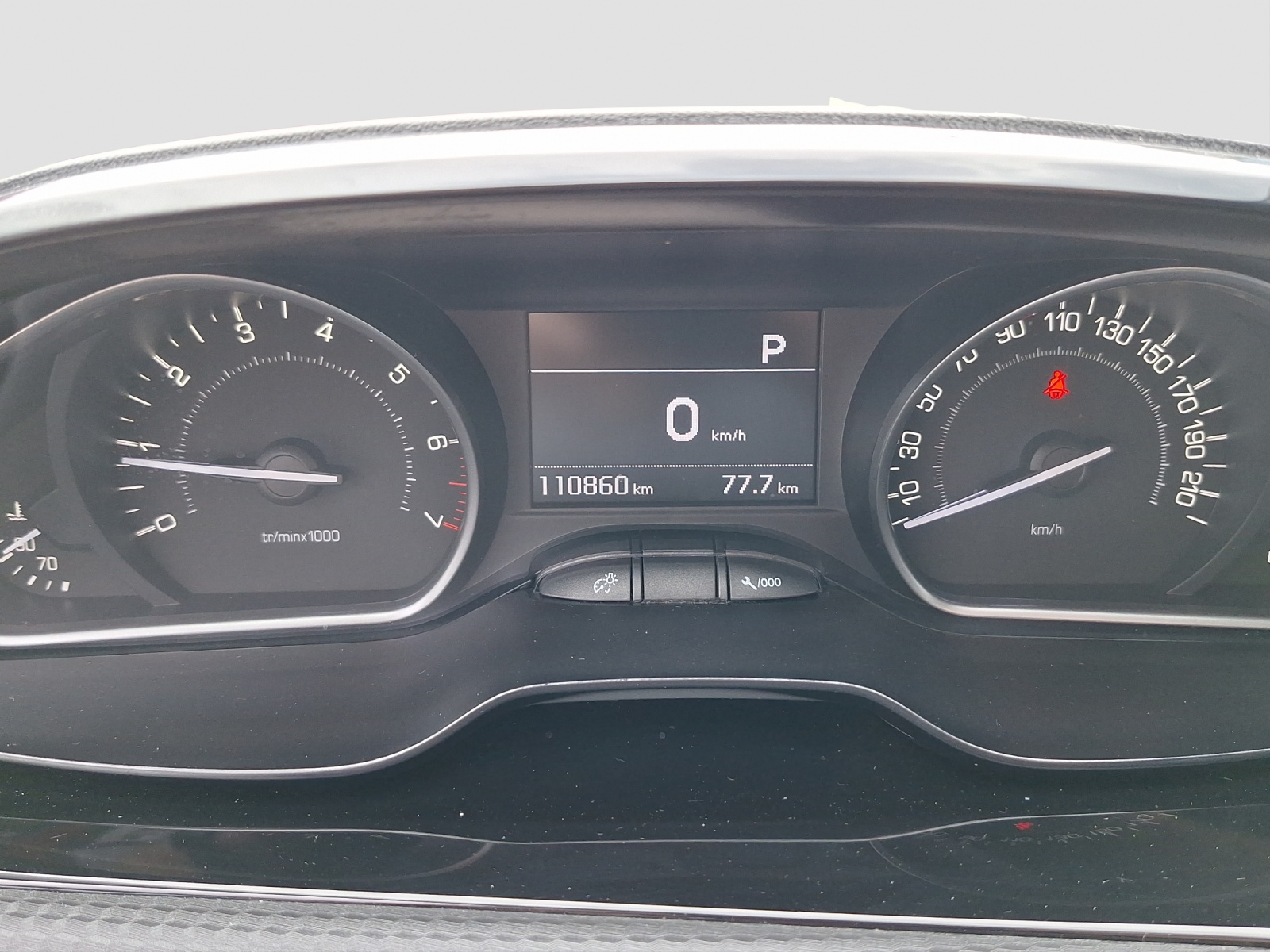 PEUGEOT 208 1.2 PureTech Allure S/S-image-14