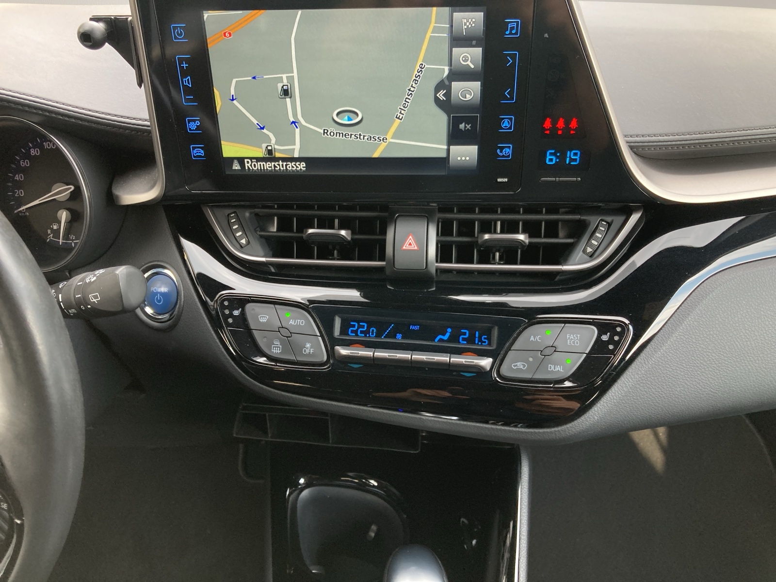 TOYOTA C-HR 1.8 HSD CVT Trend-image-10