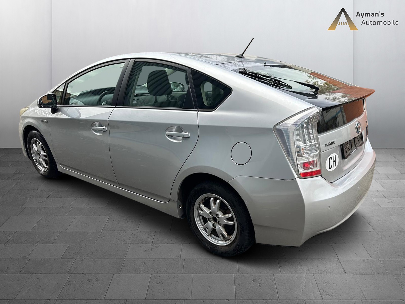 TOYOTA Prius 1.8 16V HSD Luna-image-2