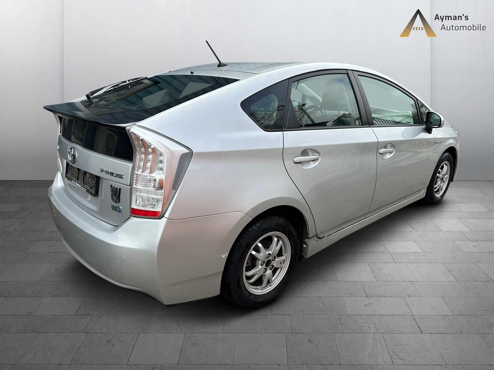 TOYOTA Prius 1.8 16V HSD Luna-image-3
