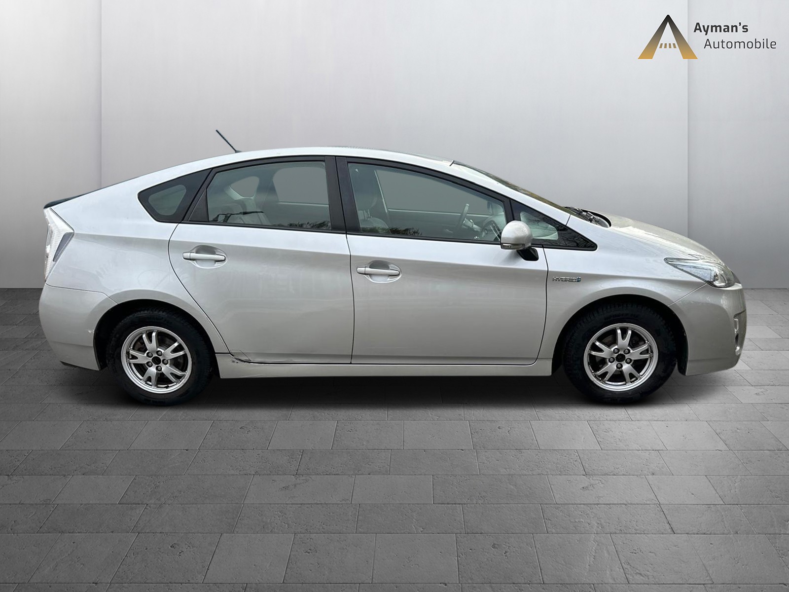 TOYOTA Prius 1.8 16V HSD Luna-image-5
