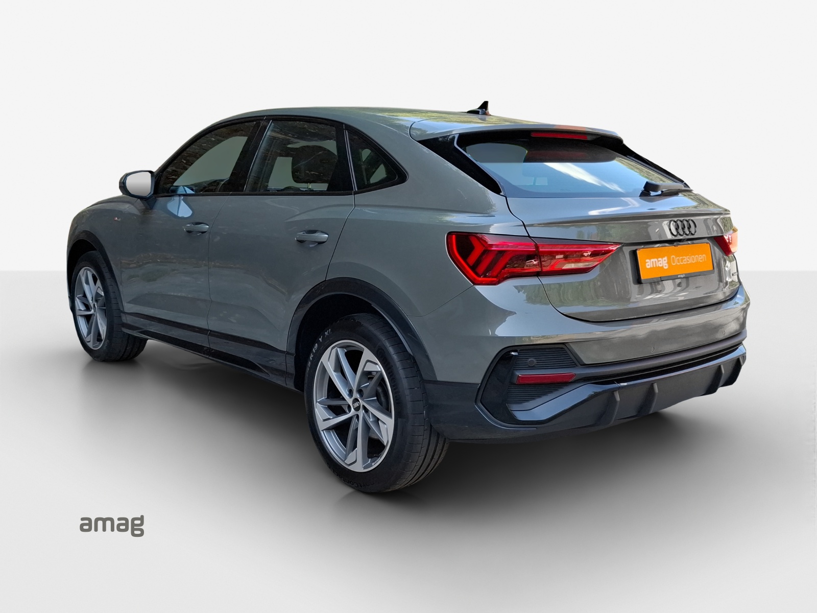 AUDI Q3 Sportback 40 TFSI S line quattro S-tronic-image-2