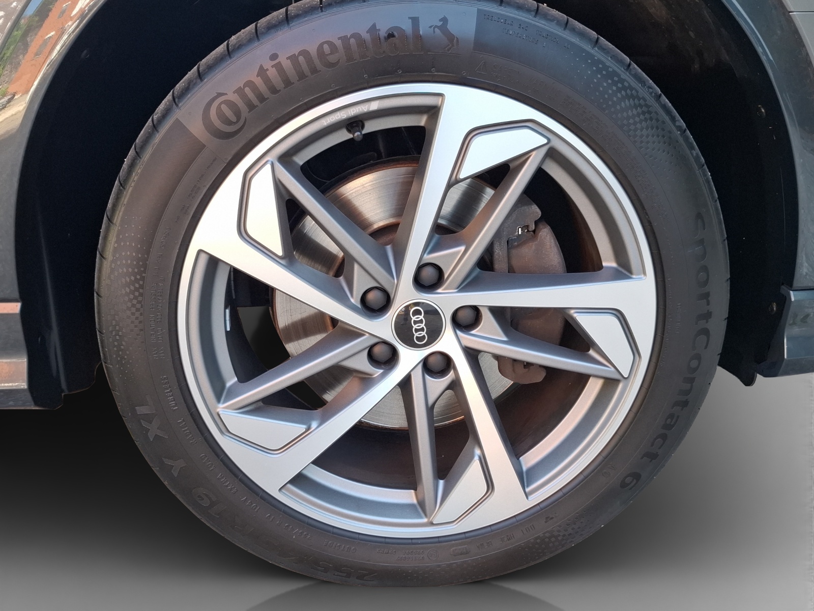 AUDI Q3 Sportback 40 TFSI S line quattro S-tronic-image-13