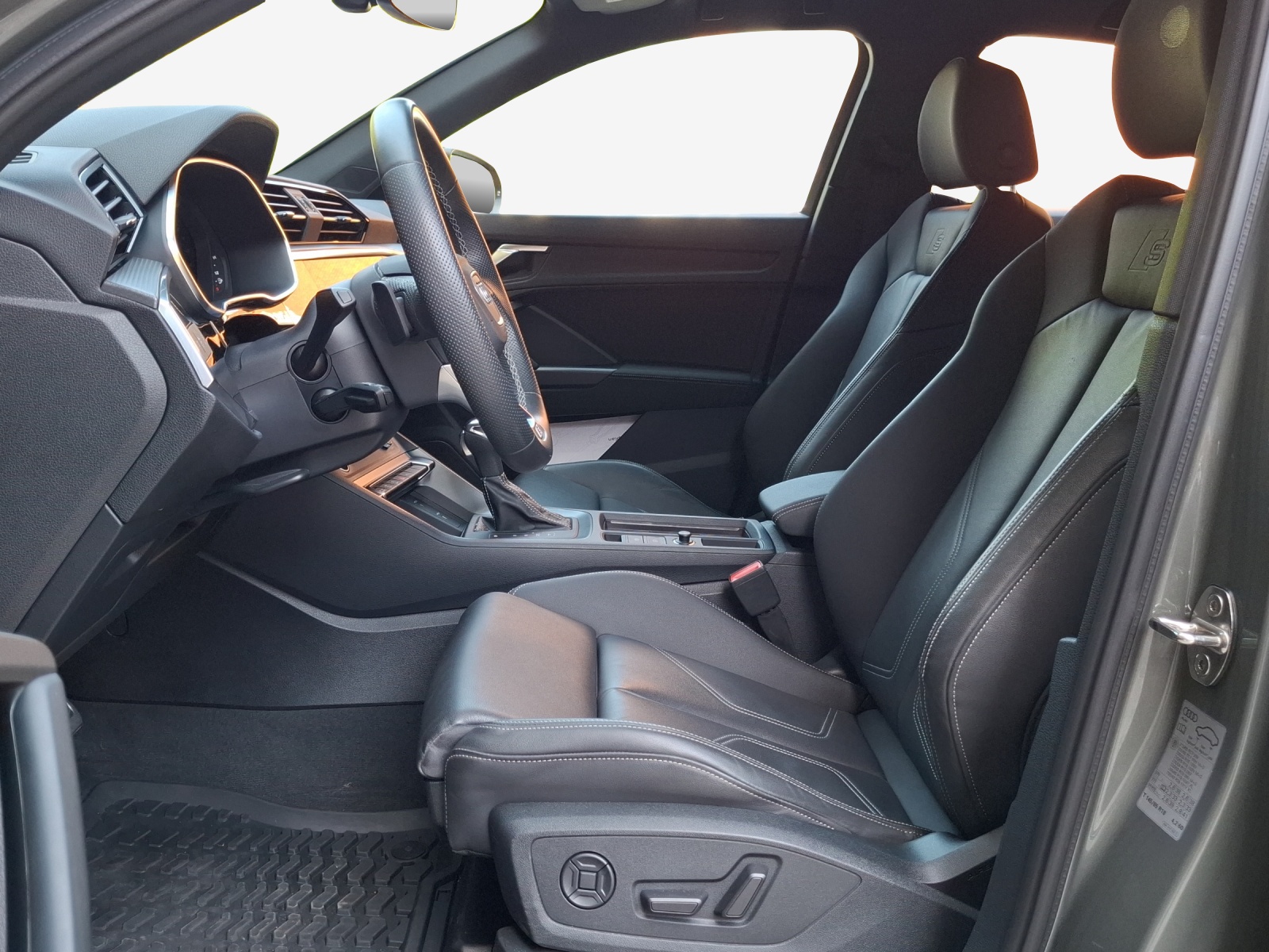 AUDI Q3 Sportback 40 TFSI S line quattro S-tronic-image-7
