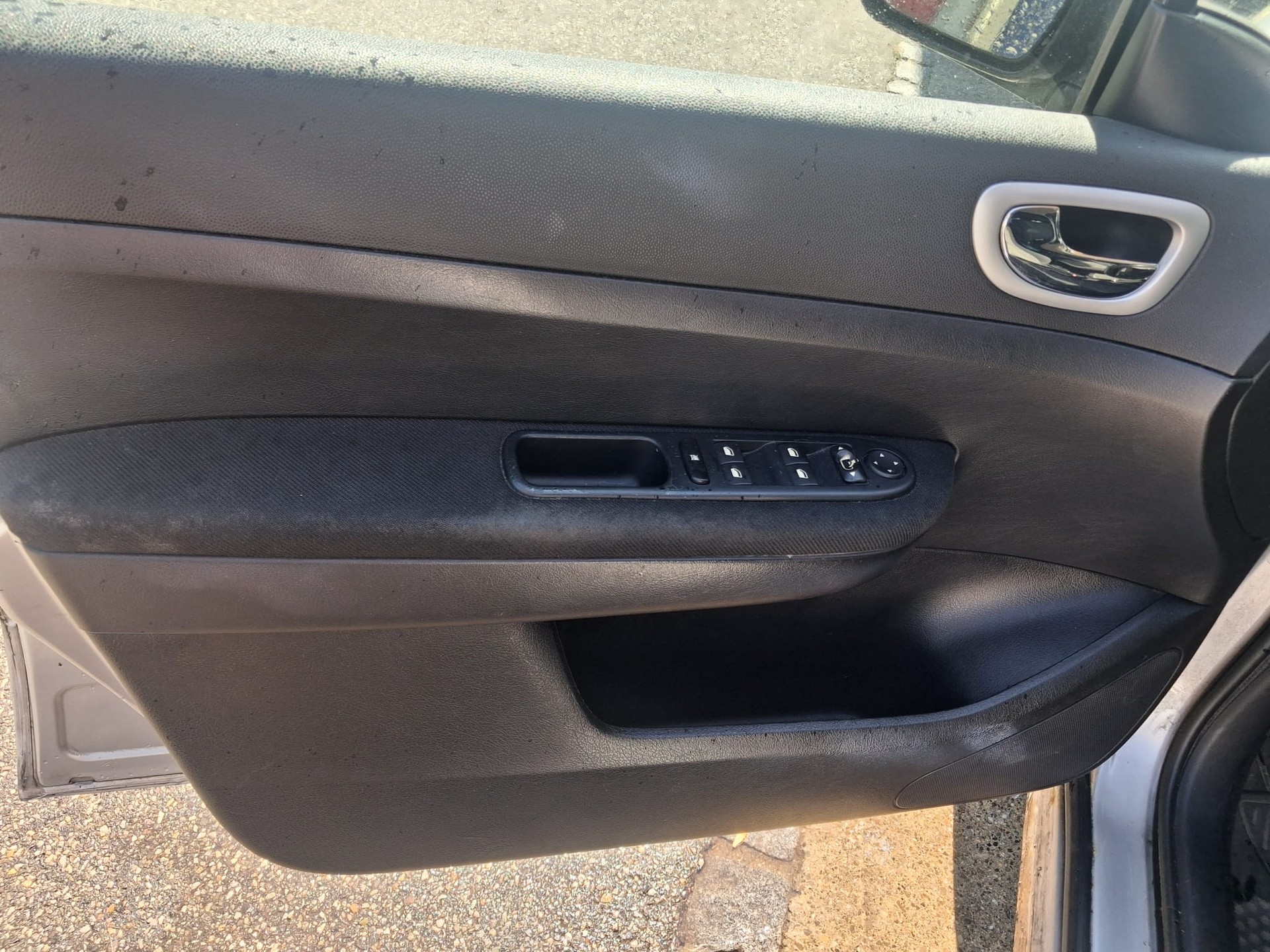 PEUGEOT 307 SW 1.6 HDI Premium-image-8
