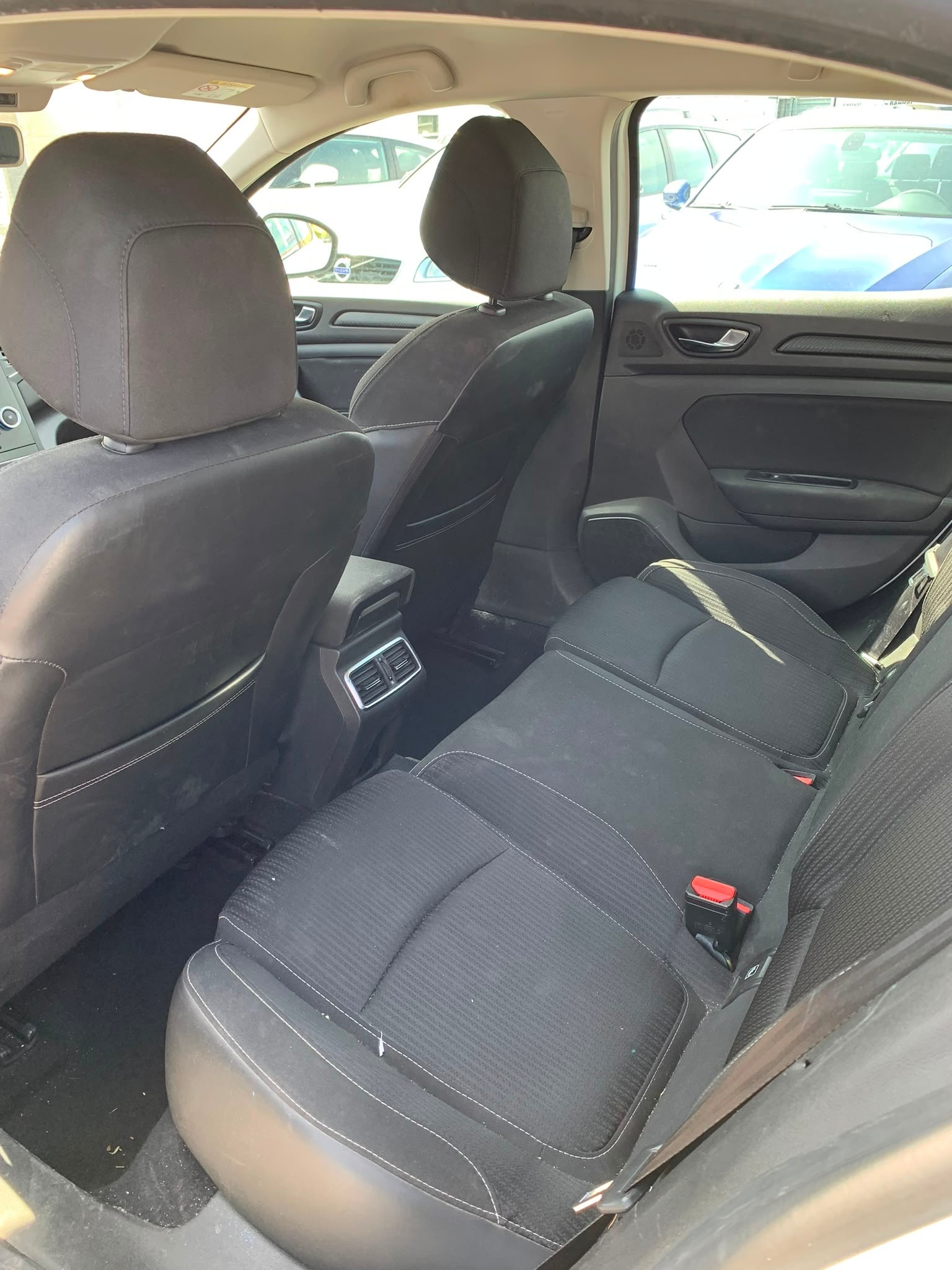 RENAULT Mégane 1.5 dCi Zen EDC Limousine (Klimatronik * Sensoren * Tempomat * USB * Multilenkrad * Navigation * BO6)-image-15