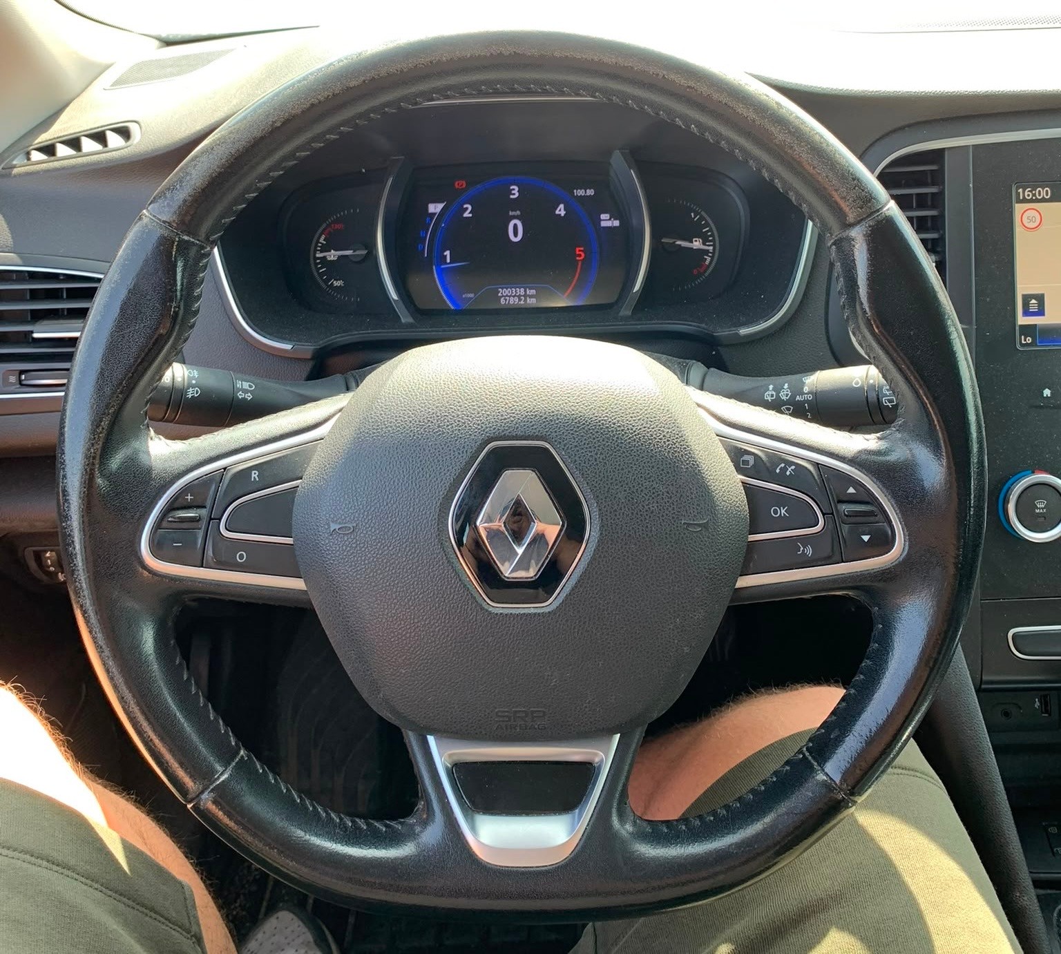 RENAULT Mégane 1.5 dCi Zen EDC Limousine (Klimatronik * Sensoren * Tempomat * USB * Multilenkrad * Navigation * BO6)-image-10