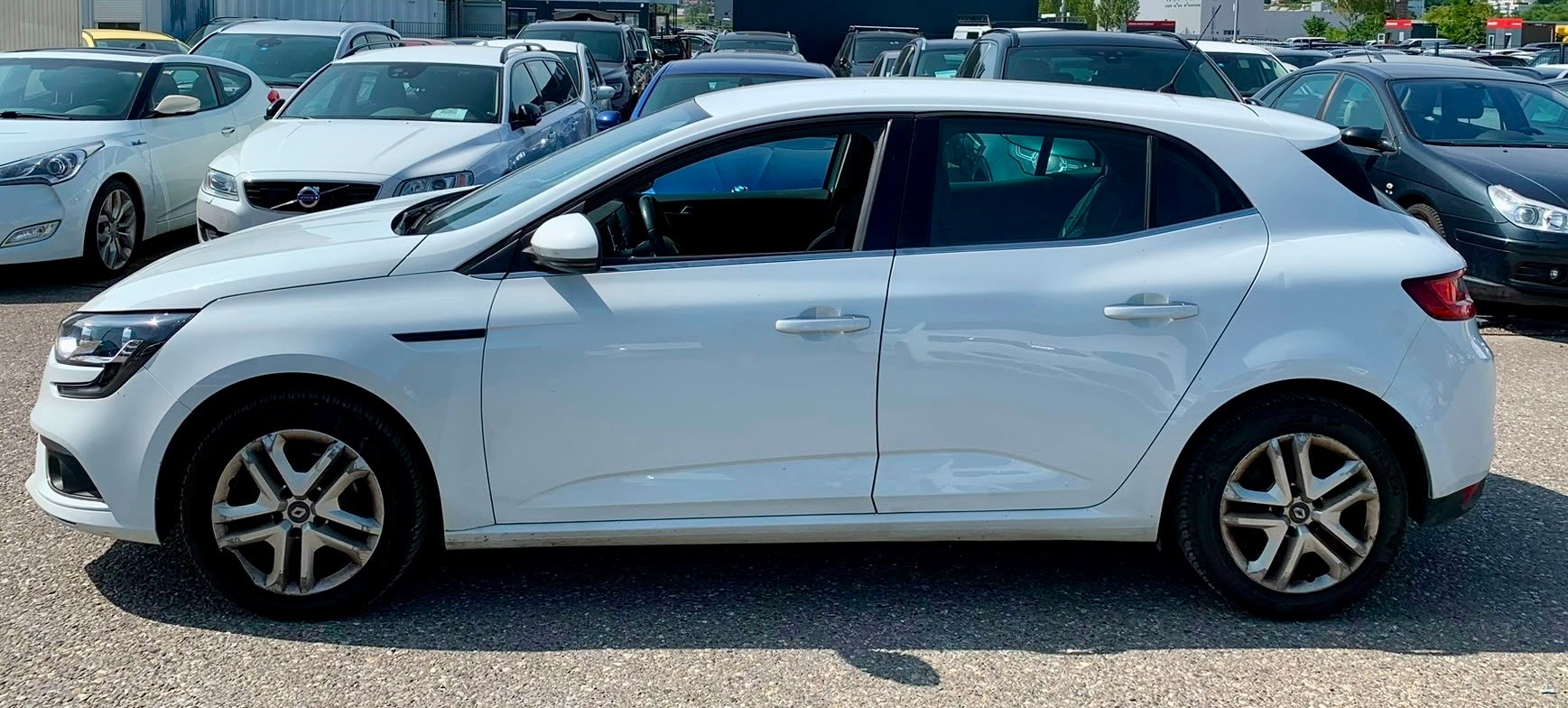 RENAULT Mégane 1.5 dCi Zen EDC Limousine (Klimatronik * Sensoren * Tempomat * USB * Multilenkrad * Navigation * BO6)-image-7