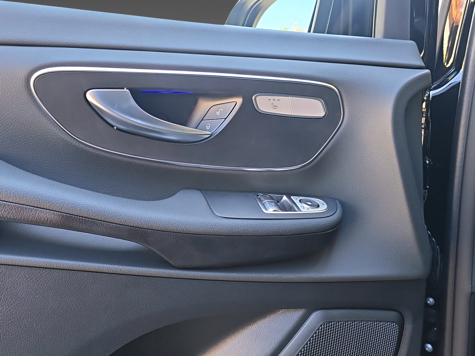 MERCEDES-BENZ V 250 d 4Matic Trend lang-image-10