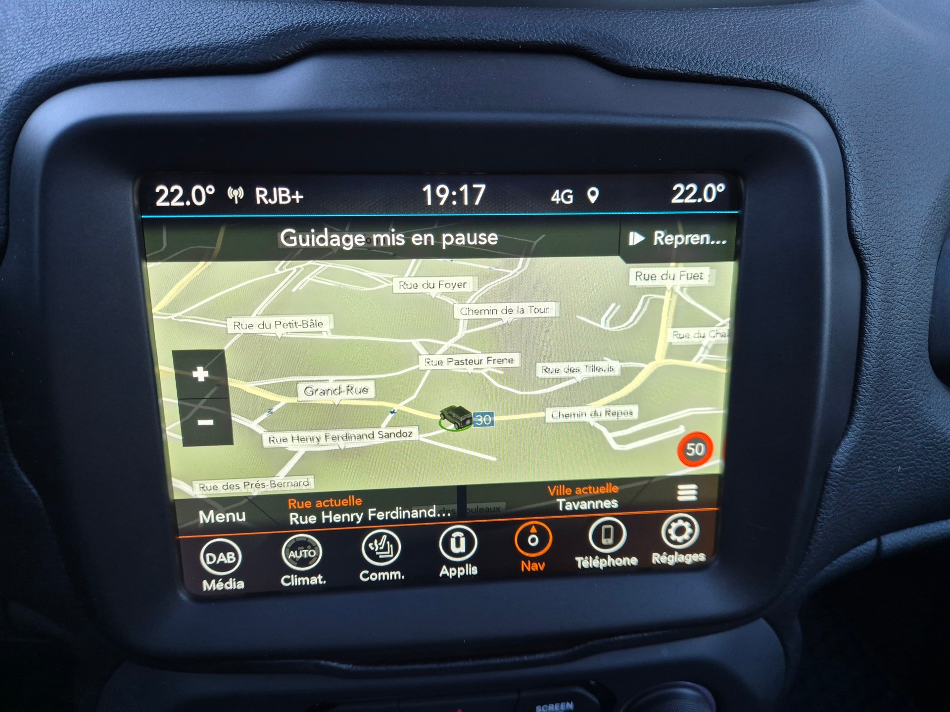 JEEP Renegade 1.3 Turbo Limited AWD-image-17