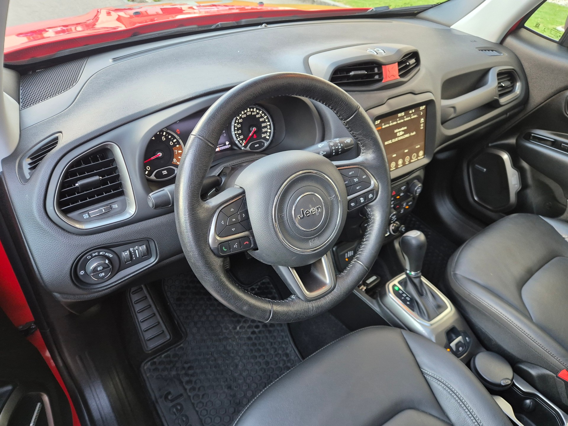 JEEP Renegade 1.3 Turbo Limited AWD-image-8