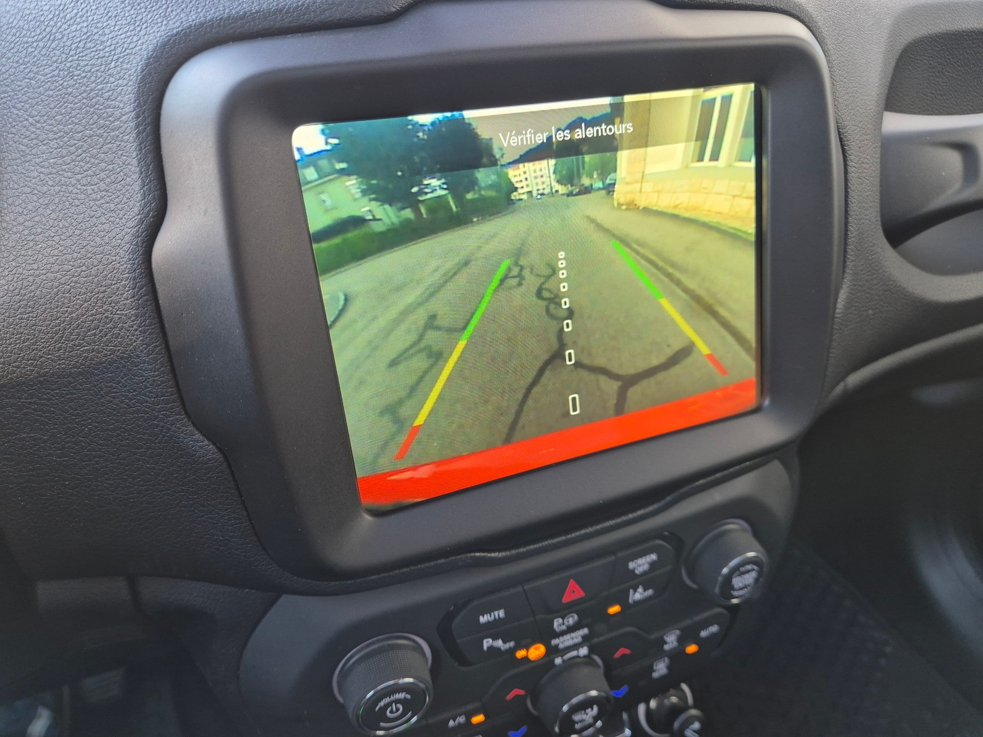 JEEP Renegade 1.3 Turbo Limited AWD-image-14
