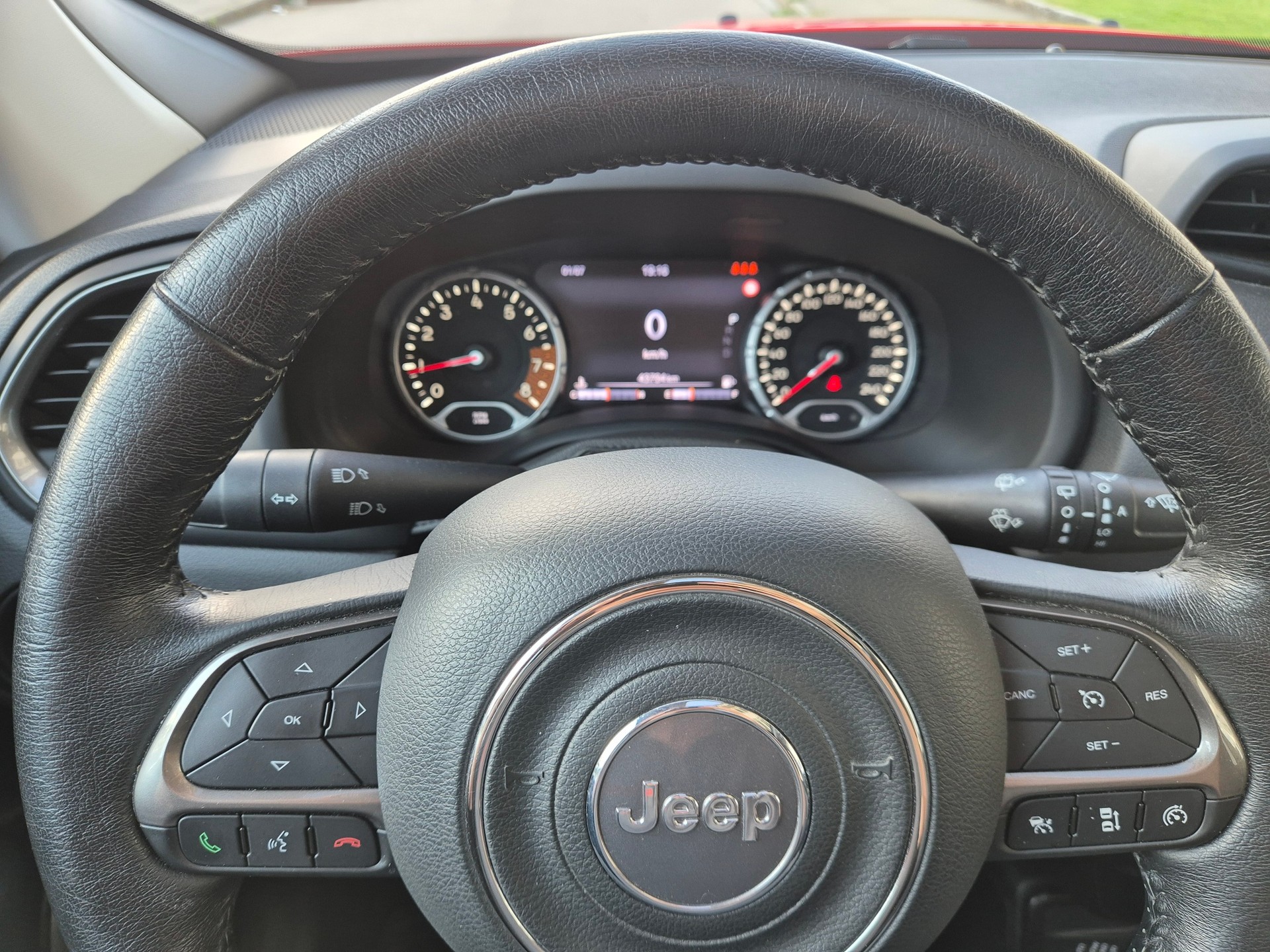 JEEP Renegade 1.3 Turbo Limited AWD-image-13