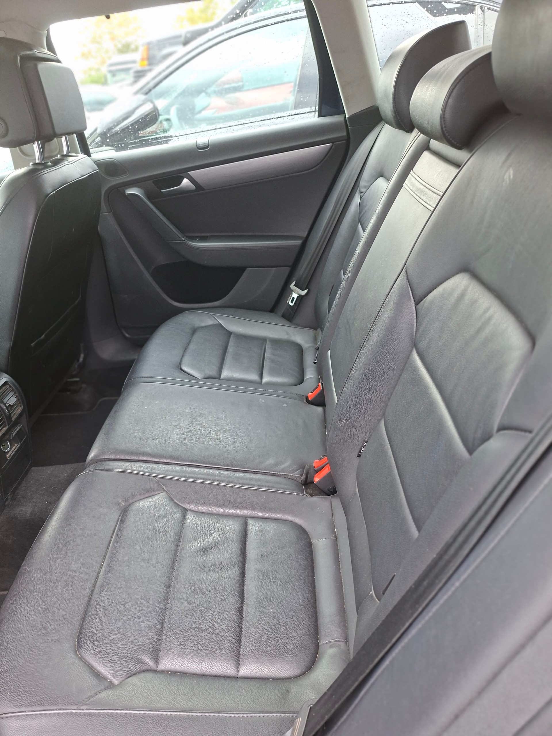 VW Passat Variant 1.6 TDI BMT Trendline DSG-image-6