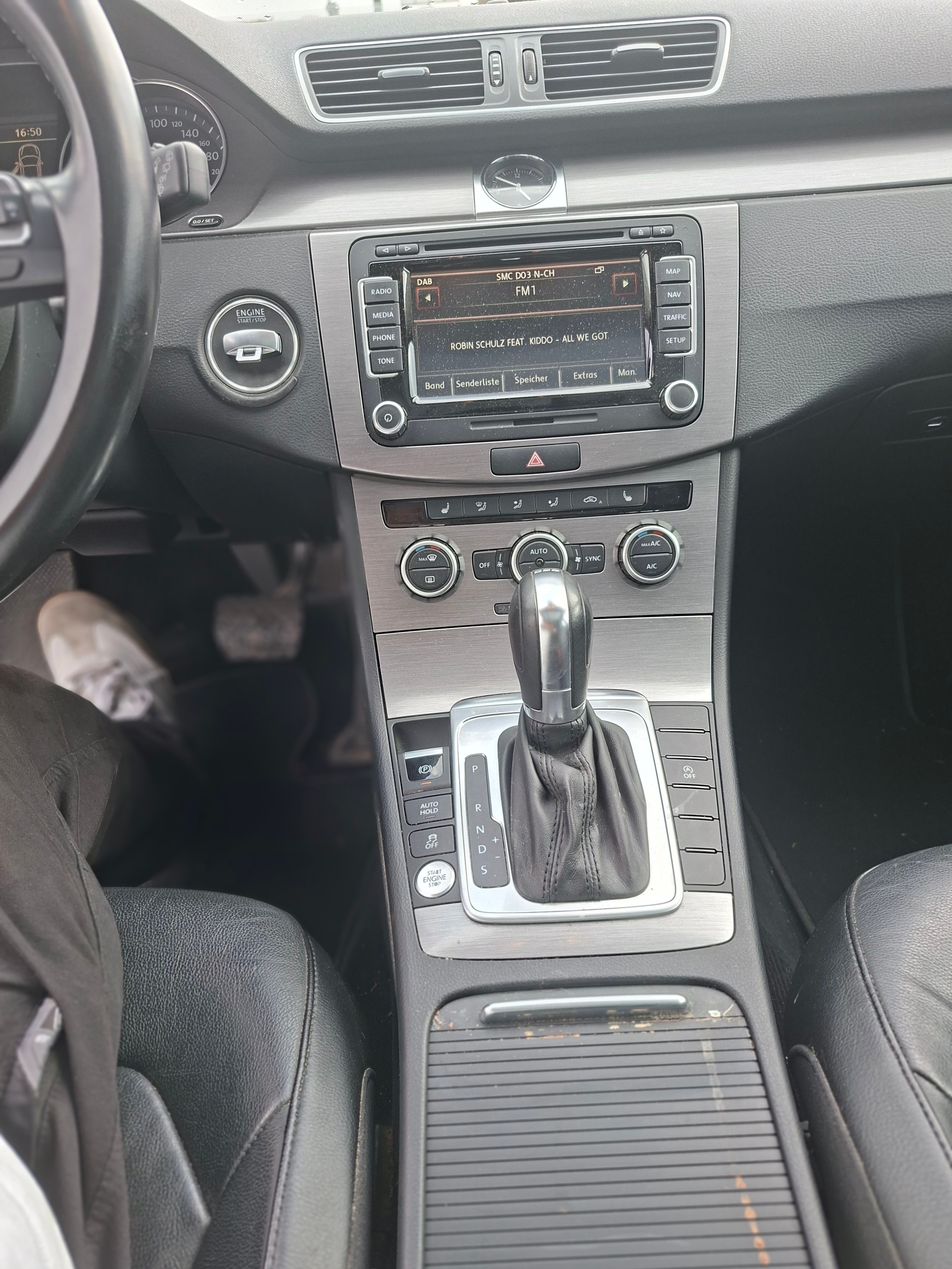 VW Passat Variant 1.6 TDI BMT Trendline DSG-image-9