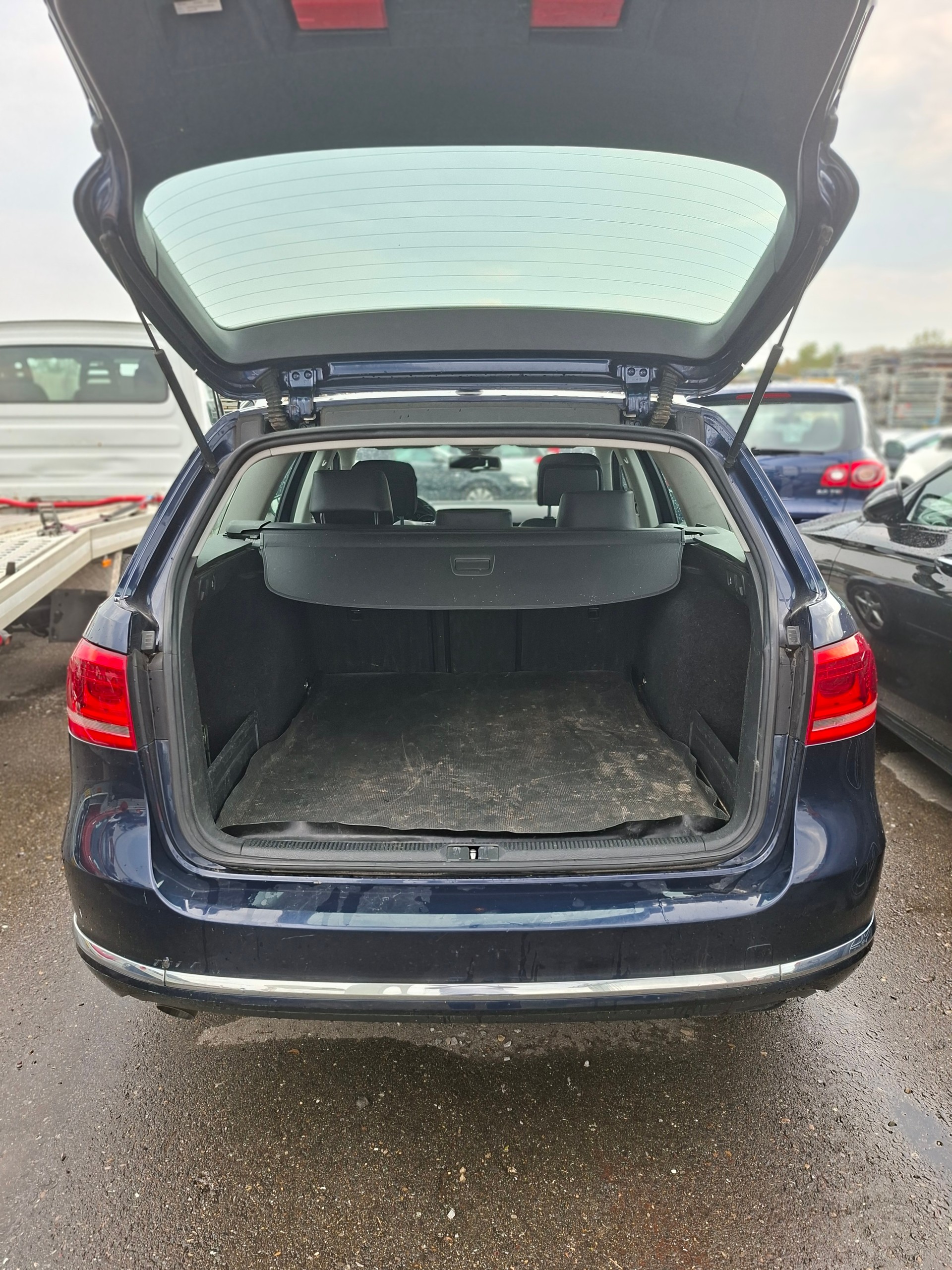 VW Passat Variant 1.6 TDI BMT Trendline DSG-image-3