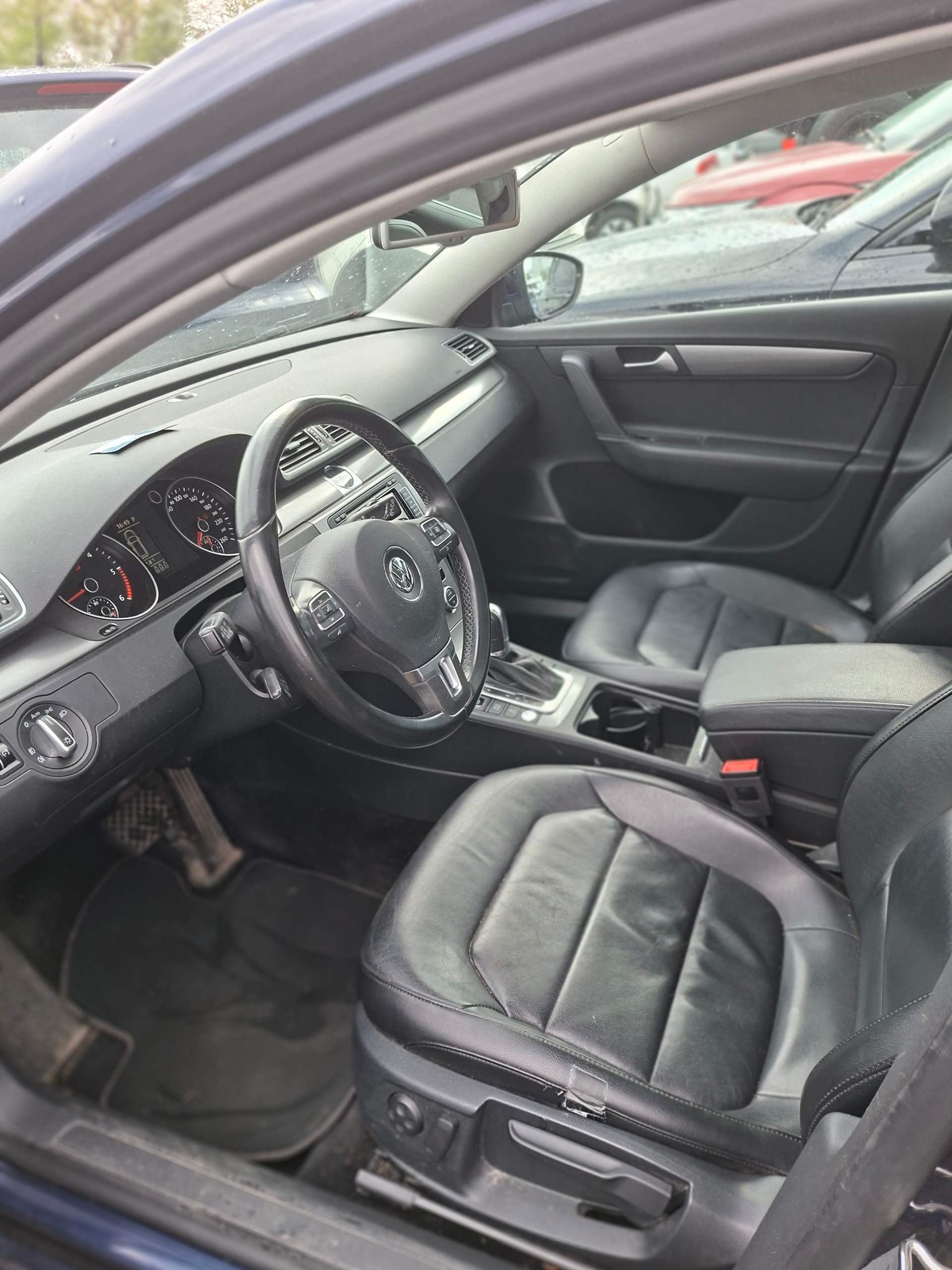 VW Passat Variant 1.6 TDI BMT Trendline DSG-image-8