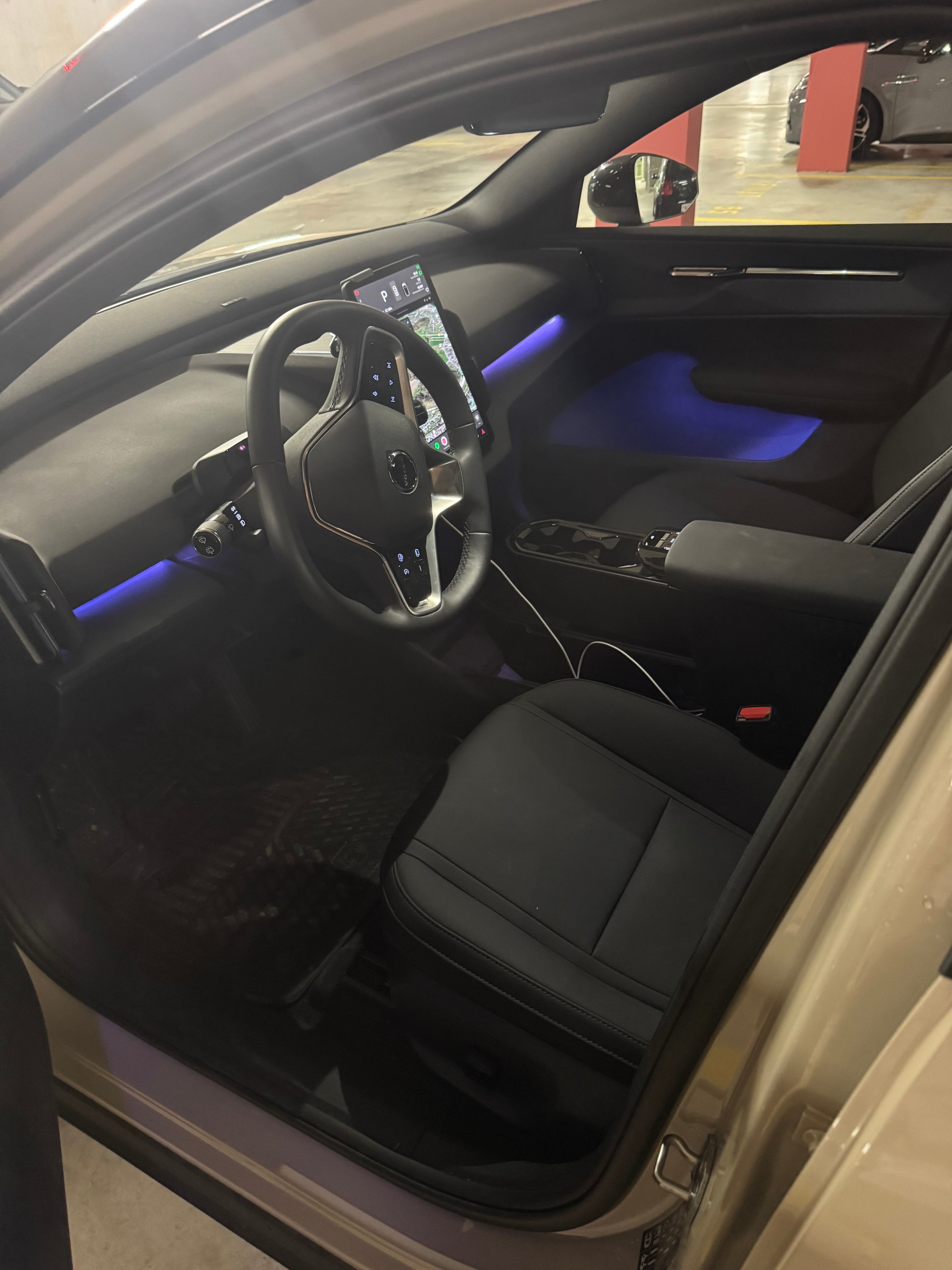 VOLVO EX30 Twin Ultra Performance AWD-image-6