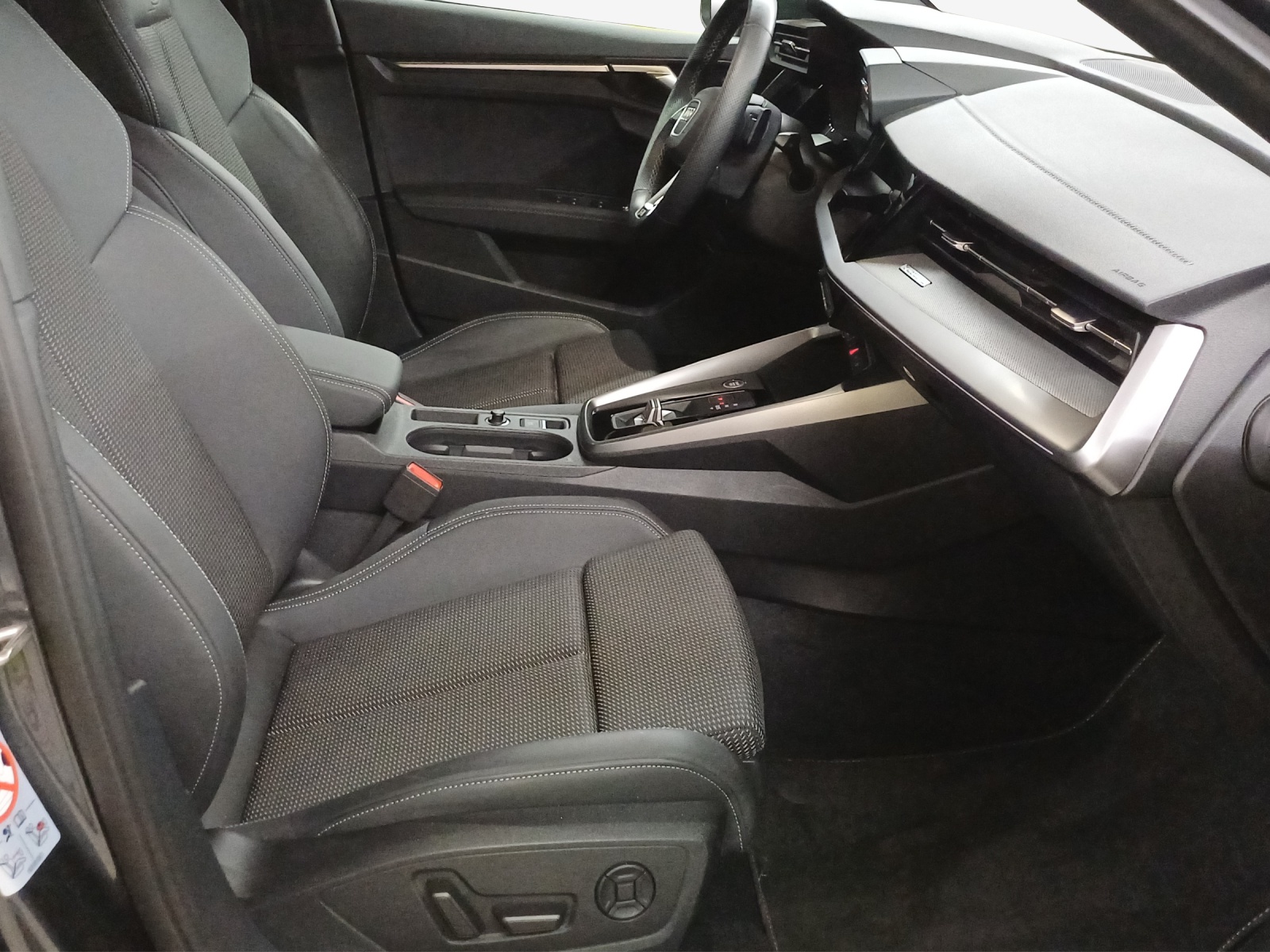 AUDI A3 Sportback 40 TDI S line S-tronic quattro-image-13