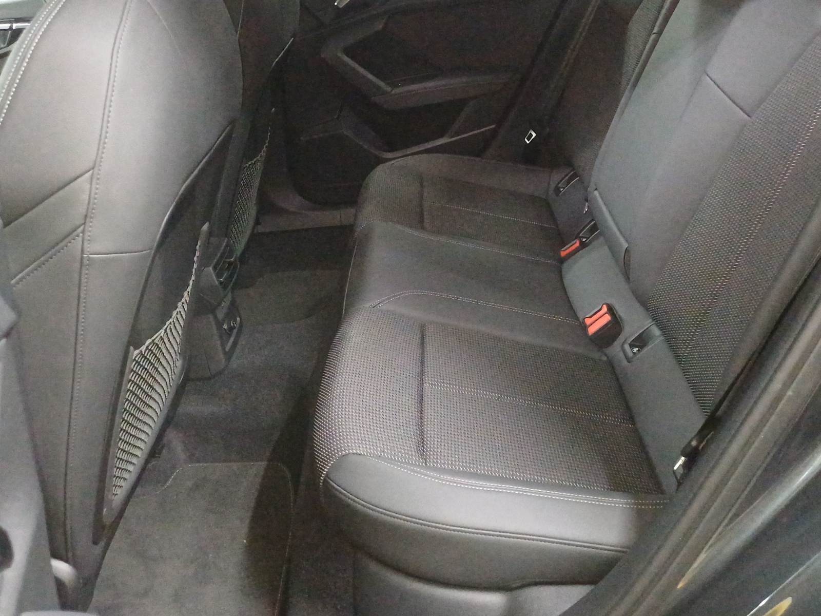 AUDI A3 Sportback 40 TDI S line S-tronic quattro-image-11