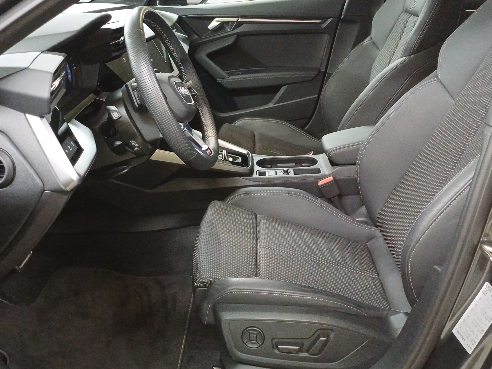 AUDI A3 Sportback 40 TDI S line S-tronic quattro-image-7