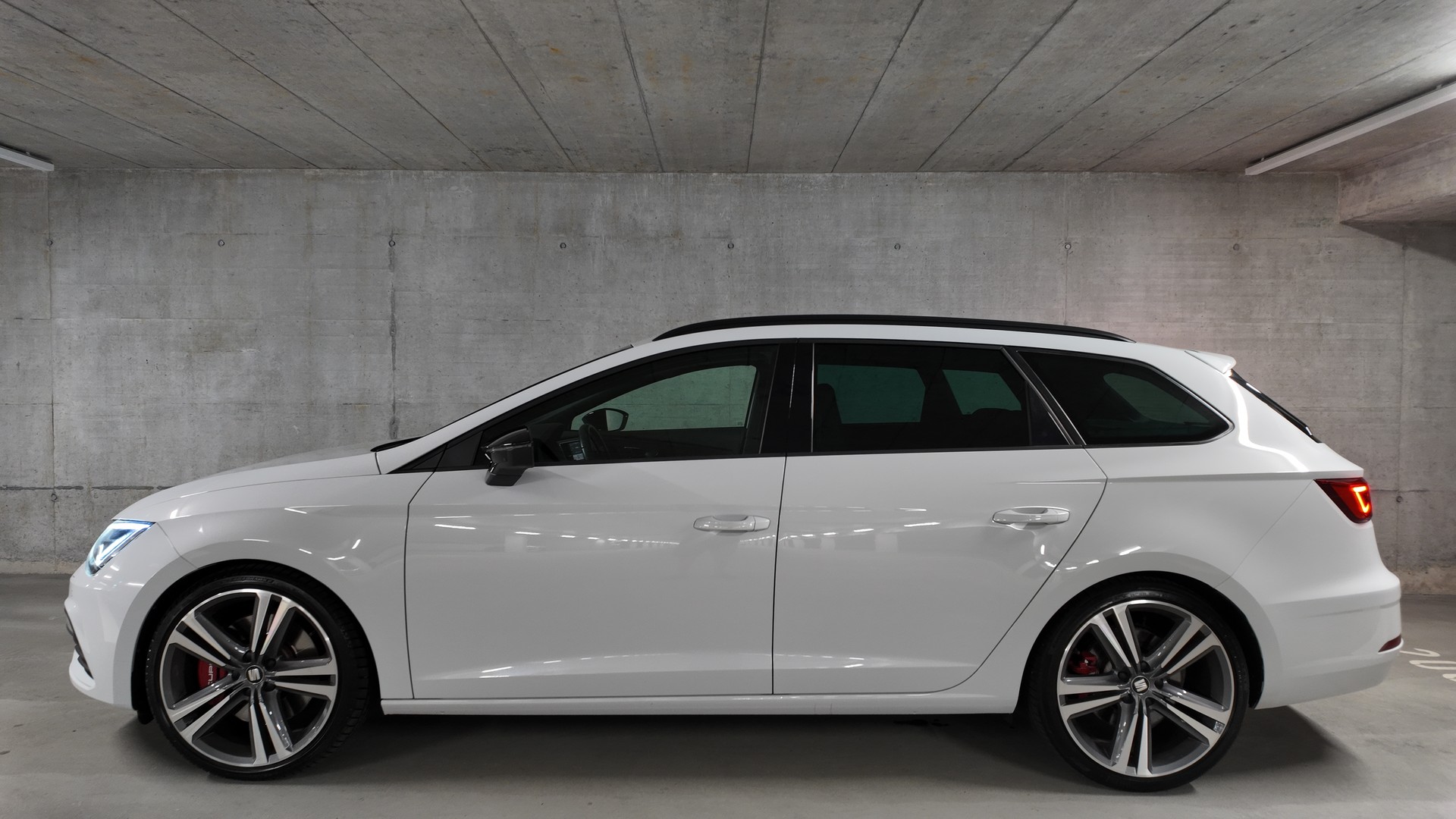 SEAT Leon ST 2.0 TSI Cupra 300 4 Drive DSG-showroom-element-2