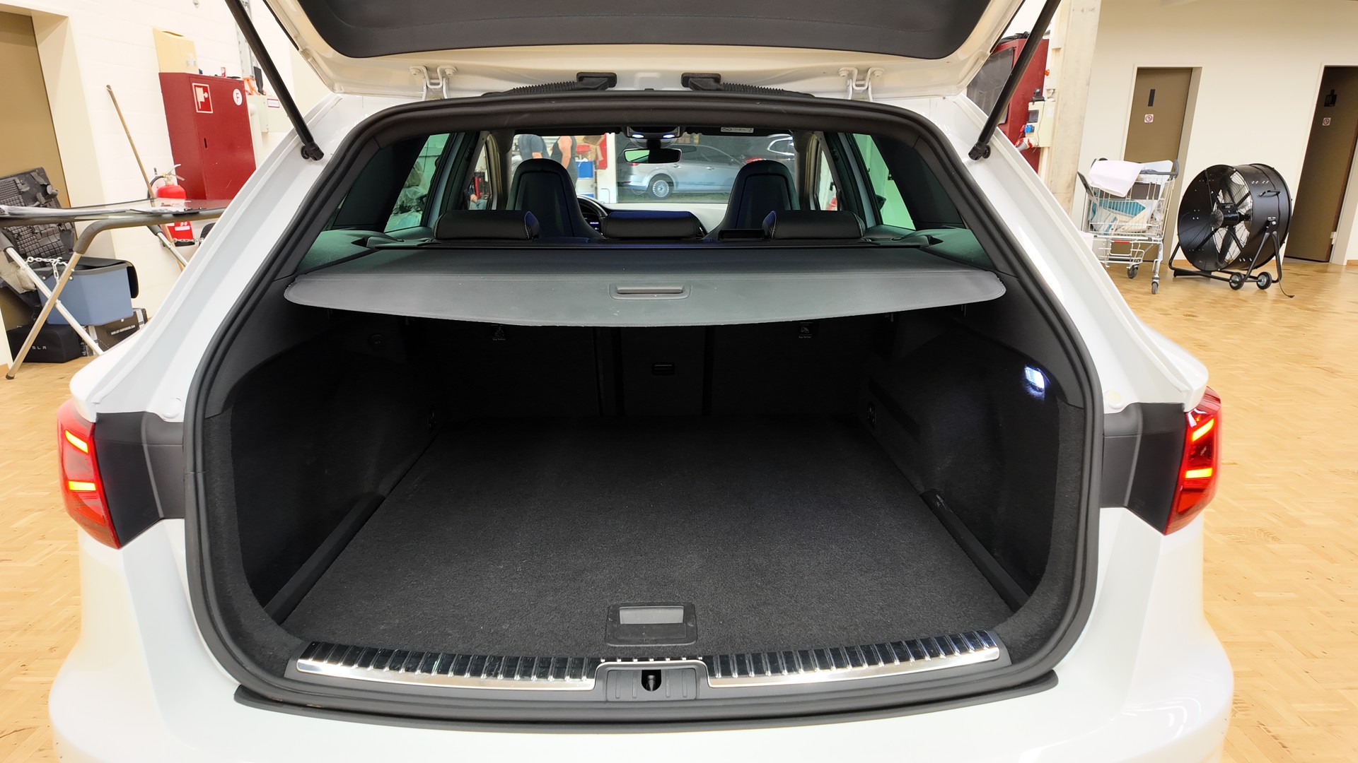 SEAT Leon ST 2.0 TSI Cupra 300 4 Drive DSG-image-8