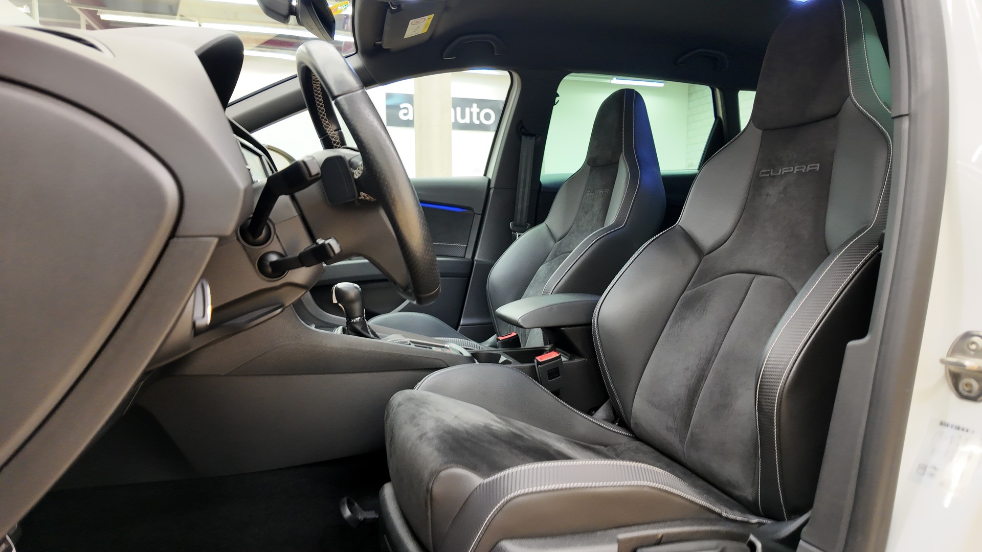 SEAT Leon ST 2.0 TSI Cupra 300 4 Drive DSG-image-14