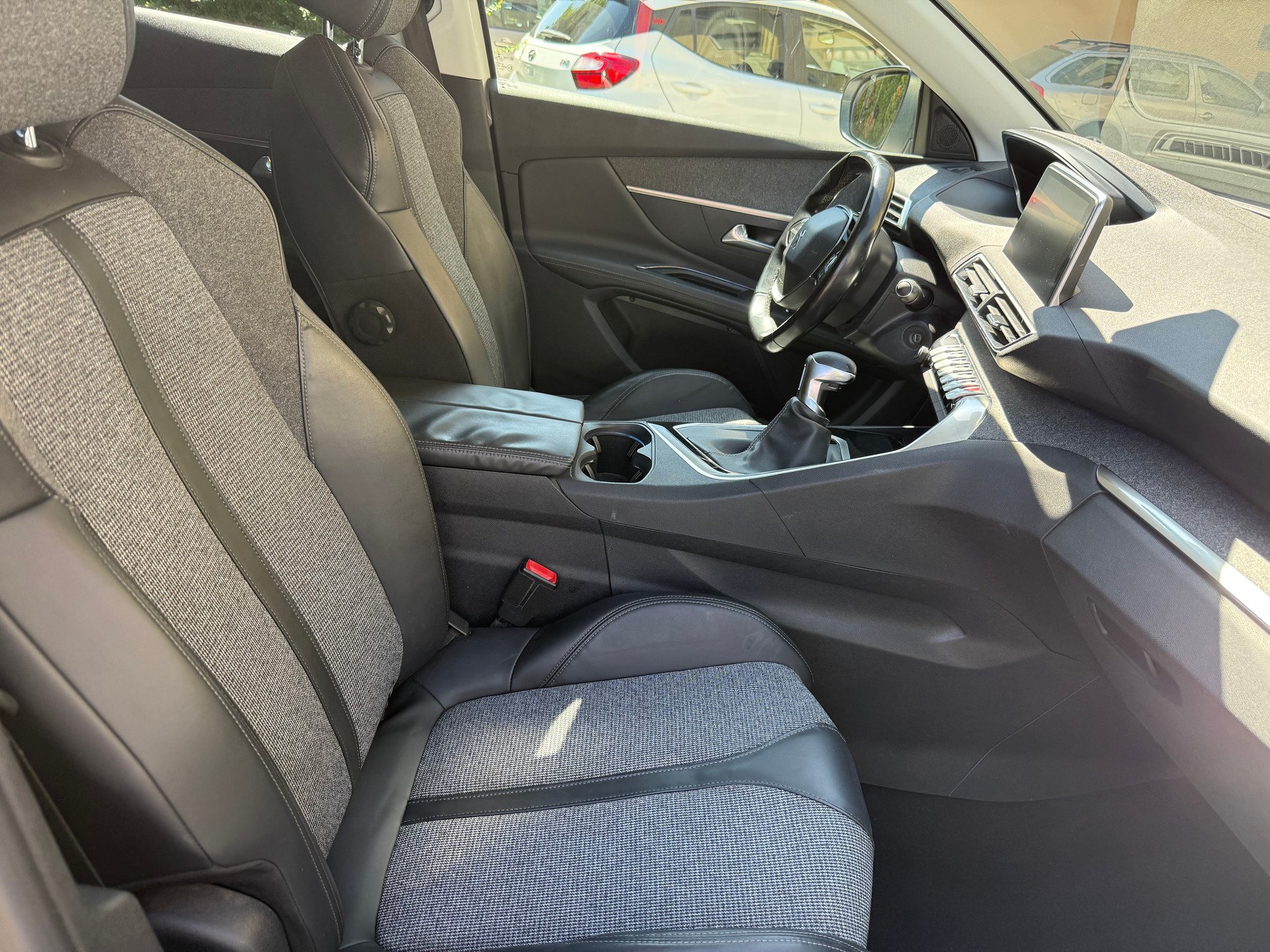 PEUGEOT 3008 1.2 PureTech Active-image-6