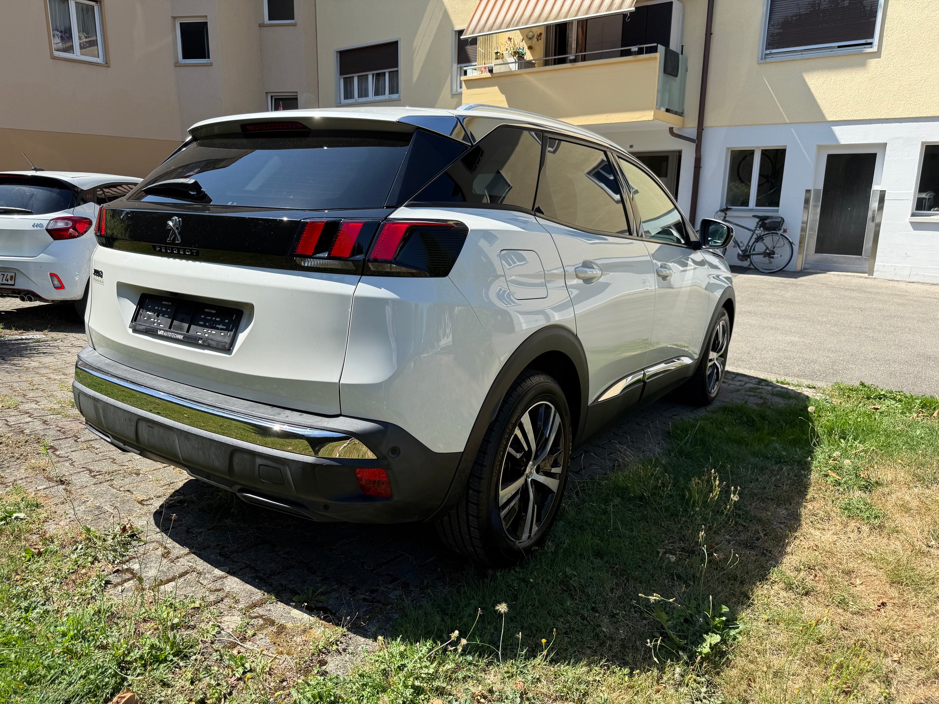 PEUGEOT 3008 1.2 PureTech Active-image-5
