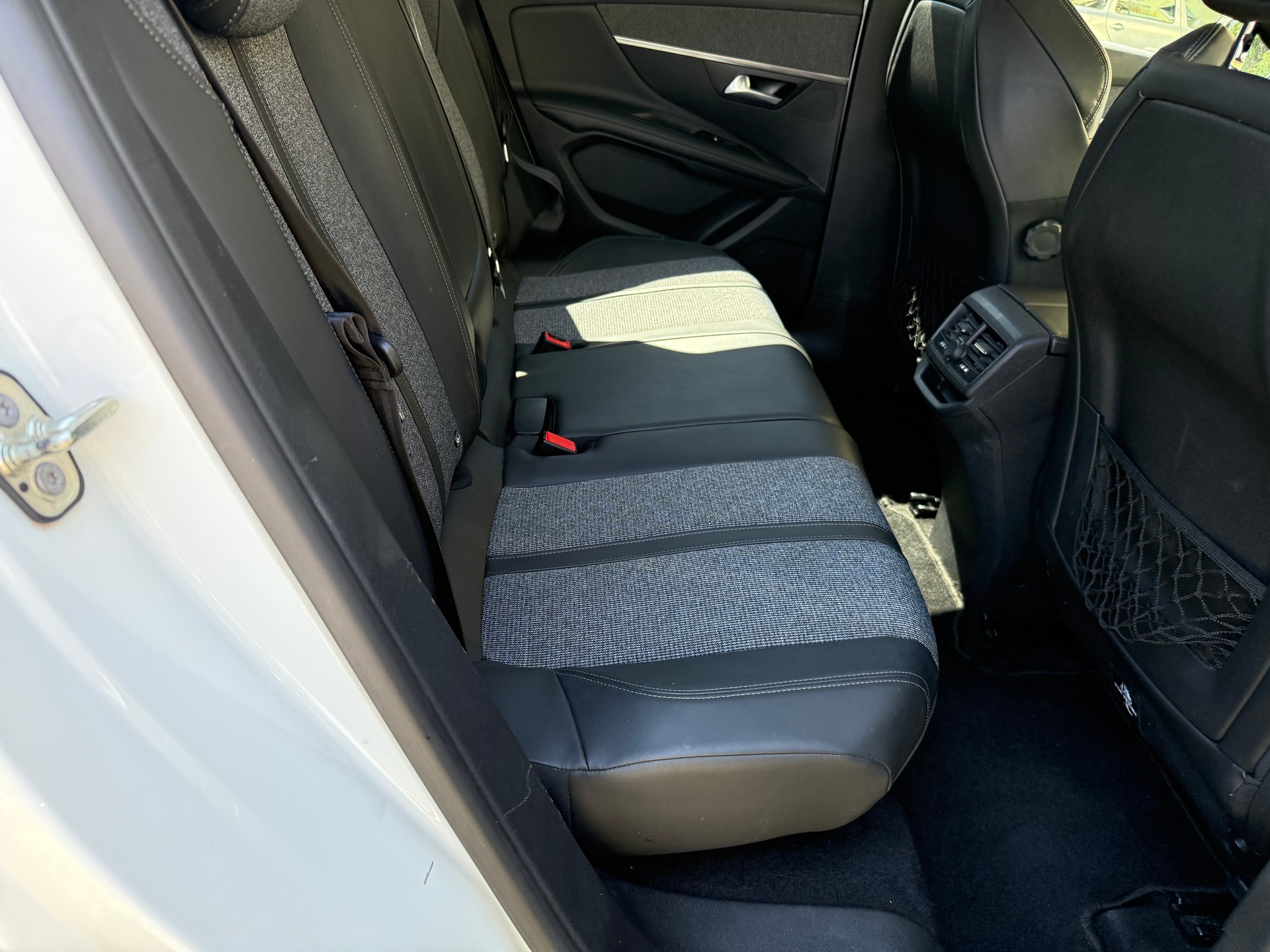 PEUGEOT 3008 1.2 PureTech Active-image-7