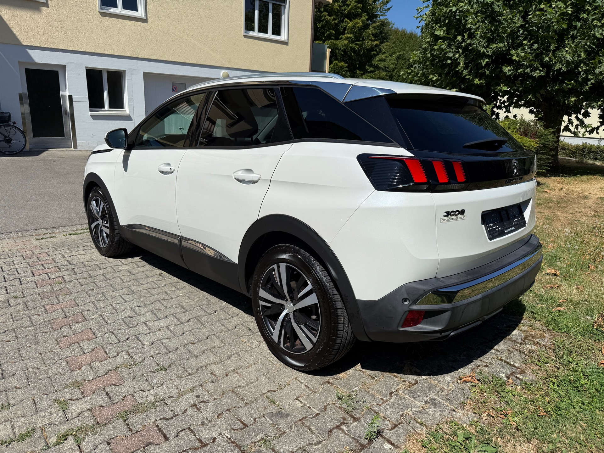 PEUGEOT 3008 1.2 PureTech Active-image-4