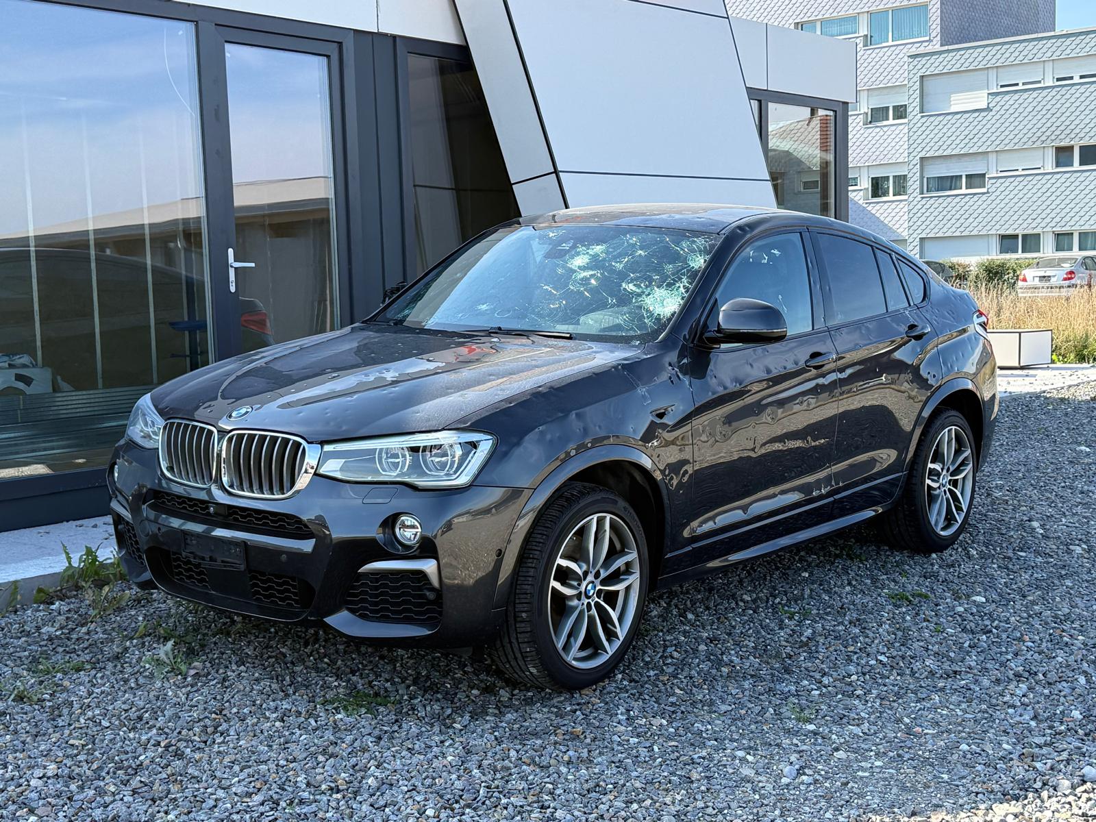 BMW X4 M40i. M-Sport *HAGELSCHADEN* **Jetzt nur noch CHF 13'900.- statt CHF 18'900.-**-image-3
